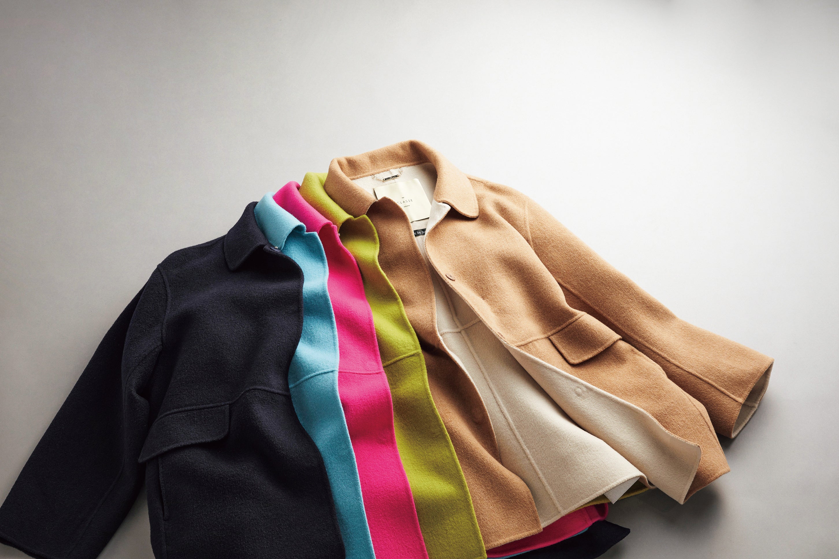 約4,000針のハンドワークで“職人が1日に2枚しか作れないコート