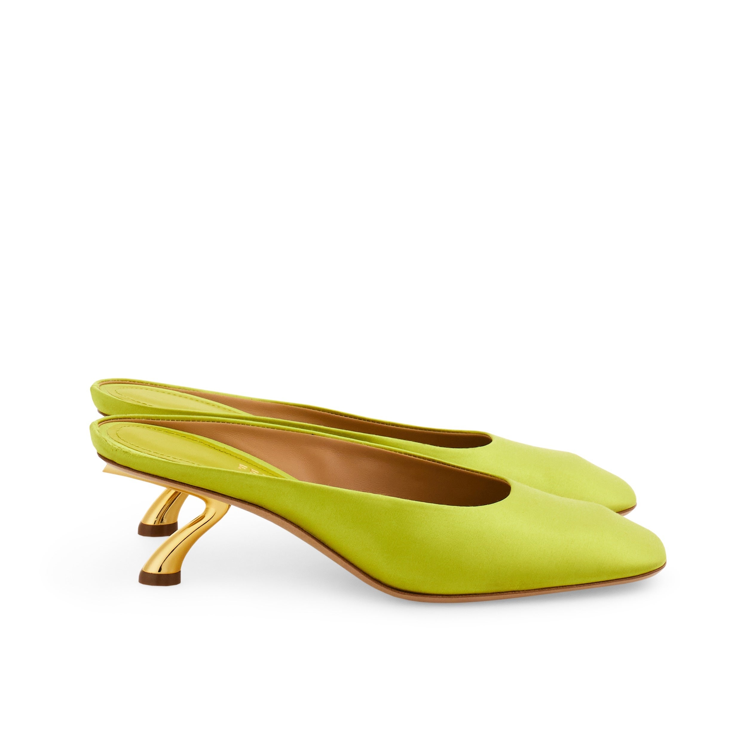 FERRAGAMO】2026年最新シューズコレクションにフォーカスした、