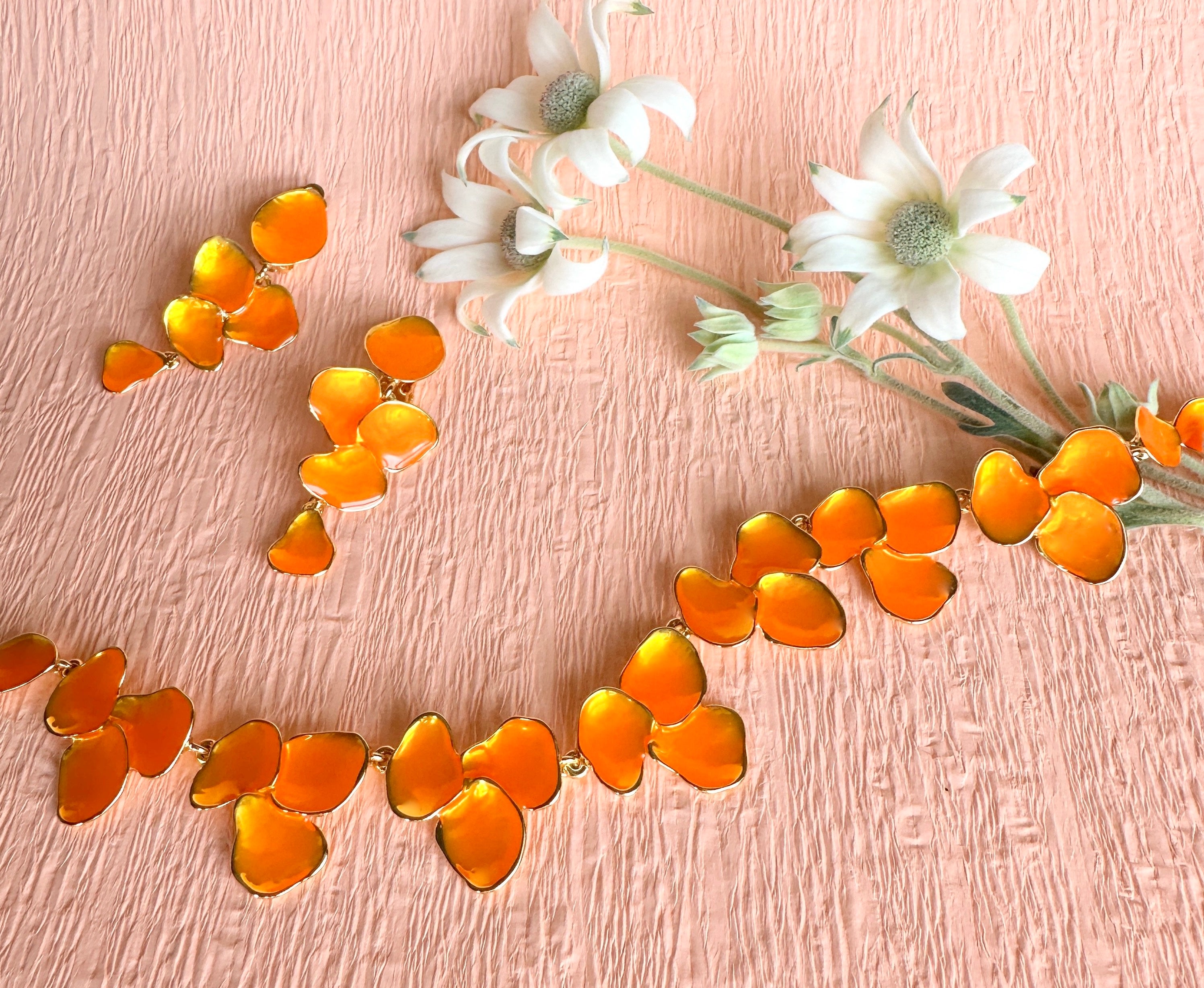 セシル・エ・ジャンヌ」この夏つけたい大ぶりジュエリーをチェック