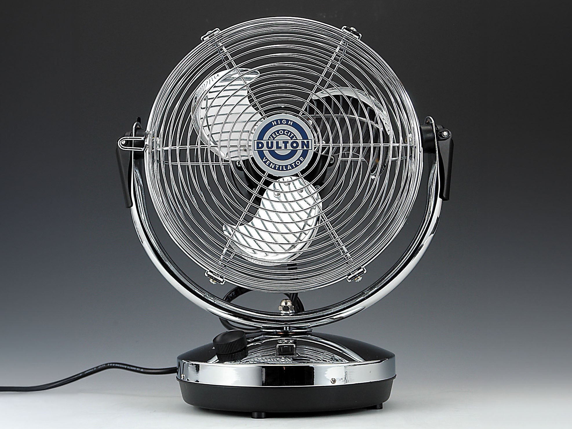 ダルトン】”モノ”としての家電を追求した、工業的な佇まいが美しい