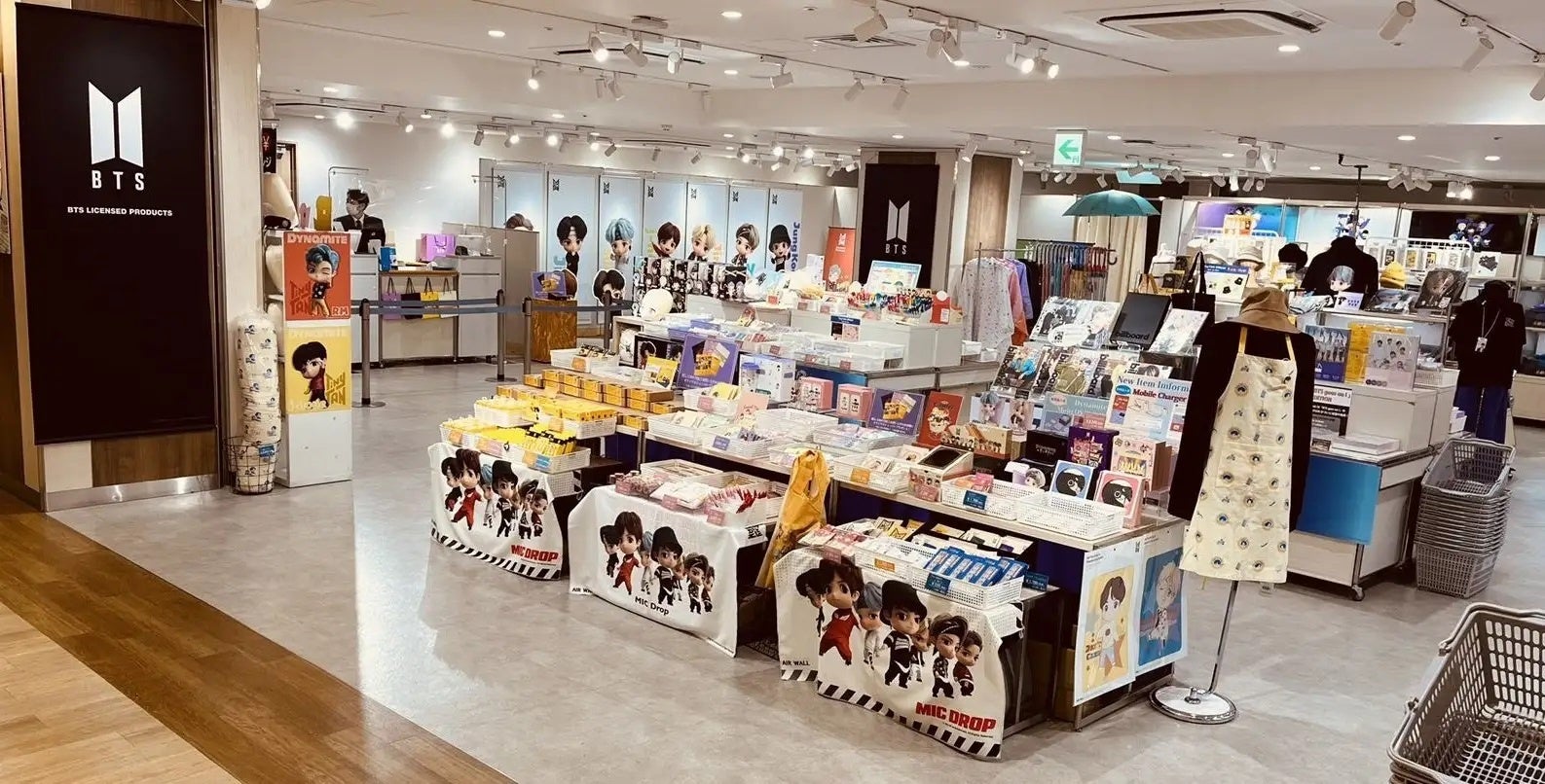 ペリエ千葉に期間限定BTS公式グッズショップが、1,000アイテム以上の