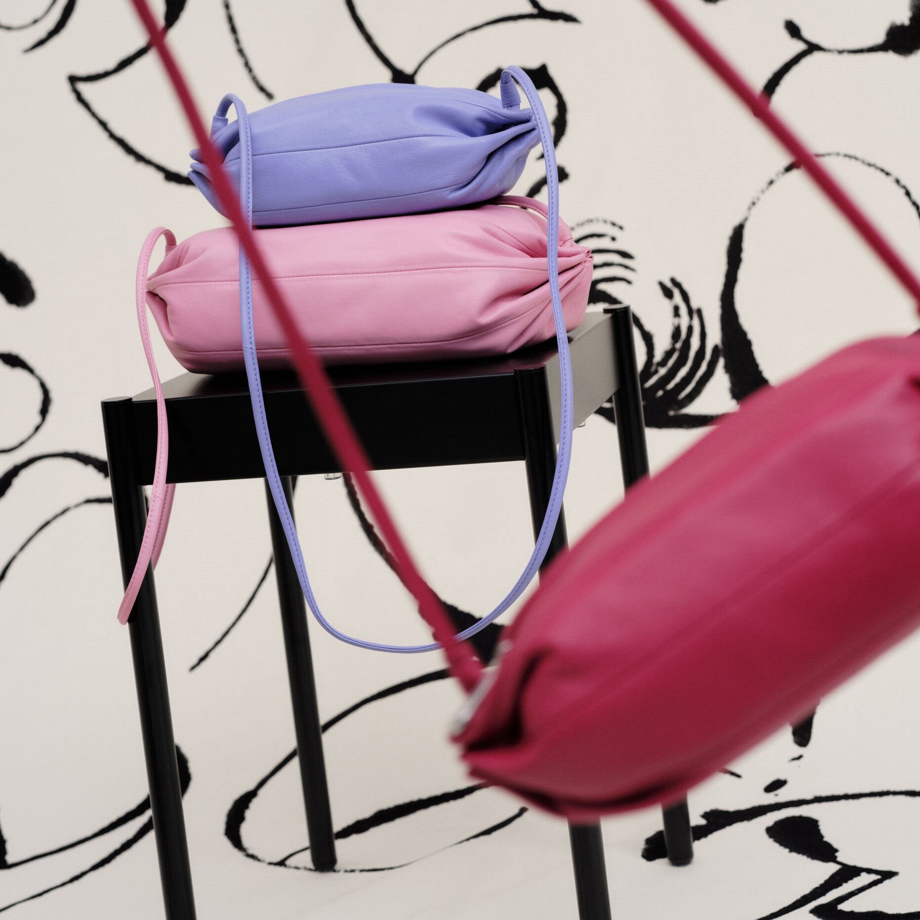 マリメッコ]キャンディのラッピングをイメージしたバッグ Karlaに夏の