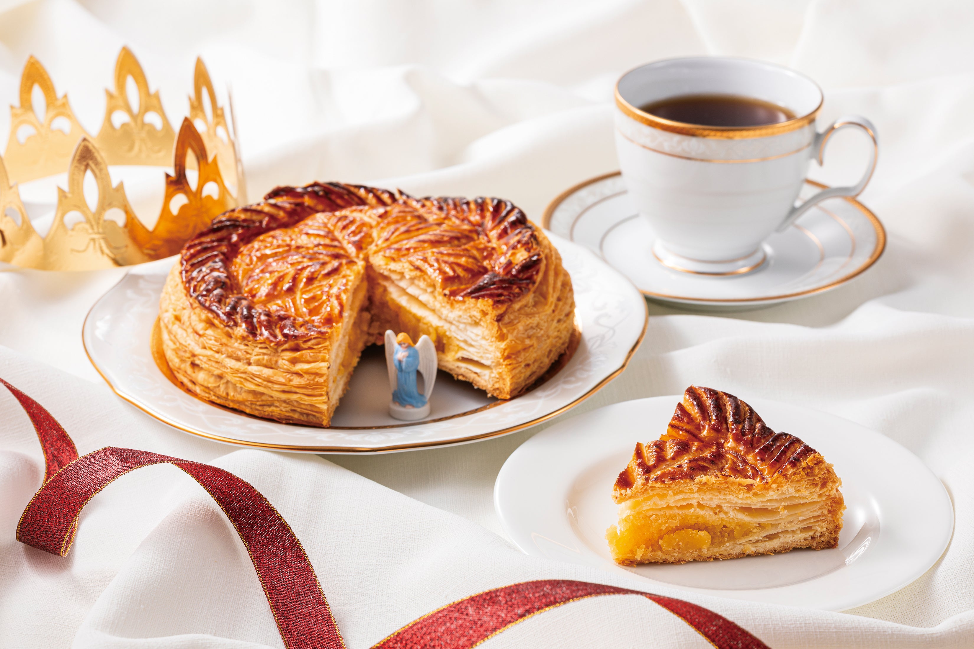 1年間の幸運を占う王冠のパイ フランスの伝統菓子「ガレット・デ・ロワ