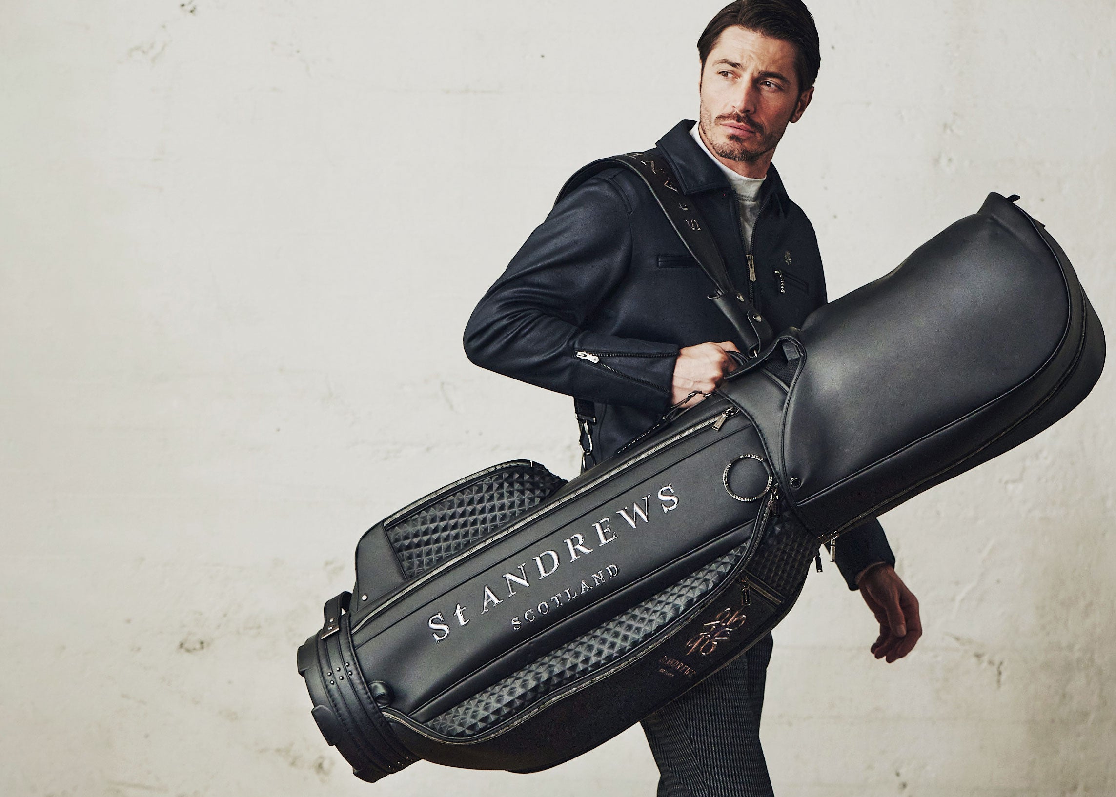 セント・アンドリュース】ラグジュアリーな存在感のキャディバッグ2