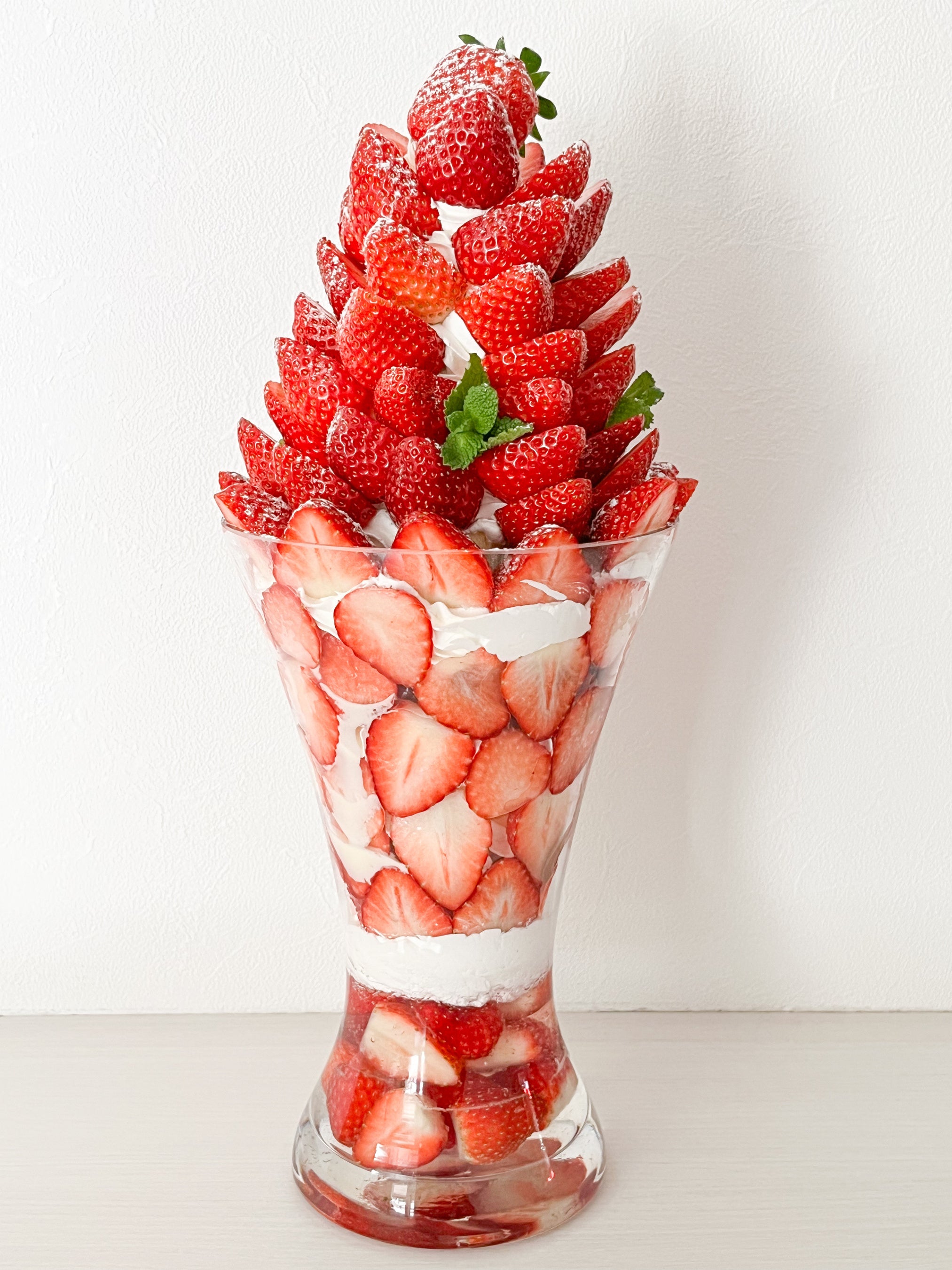 原価率100%超！いちご1㎏使用！「いちご狩りパフェ」農園カフェ湯郷で1