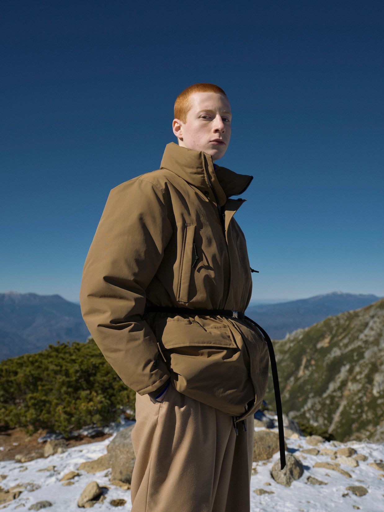 ÉDIFICEと+phenixがコラボレーションしたダウンアウター2型が登場