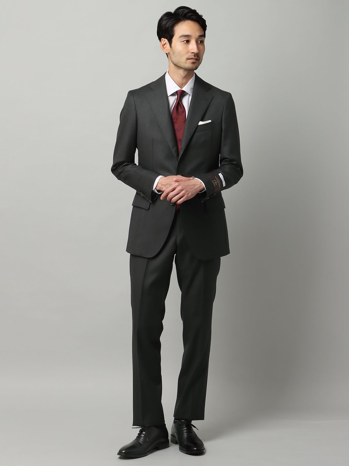 アーカイブ生地をアレンジした「究極の別注カノニコスーツ」が誕生