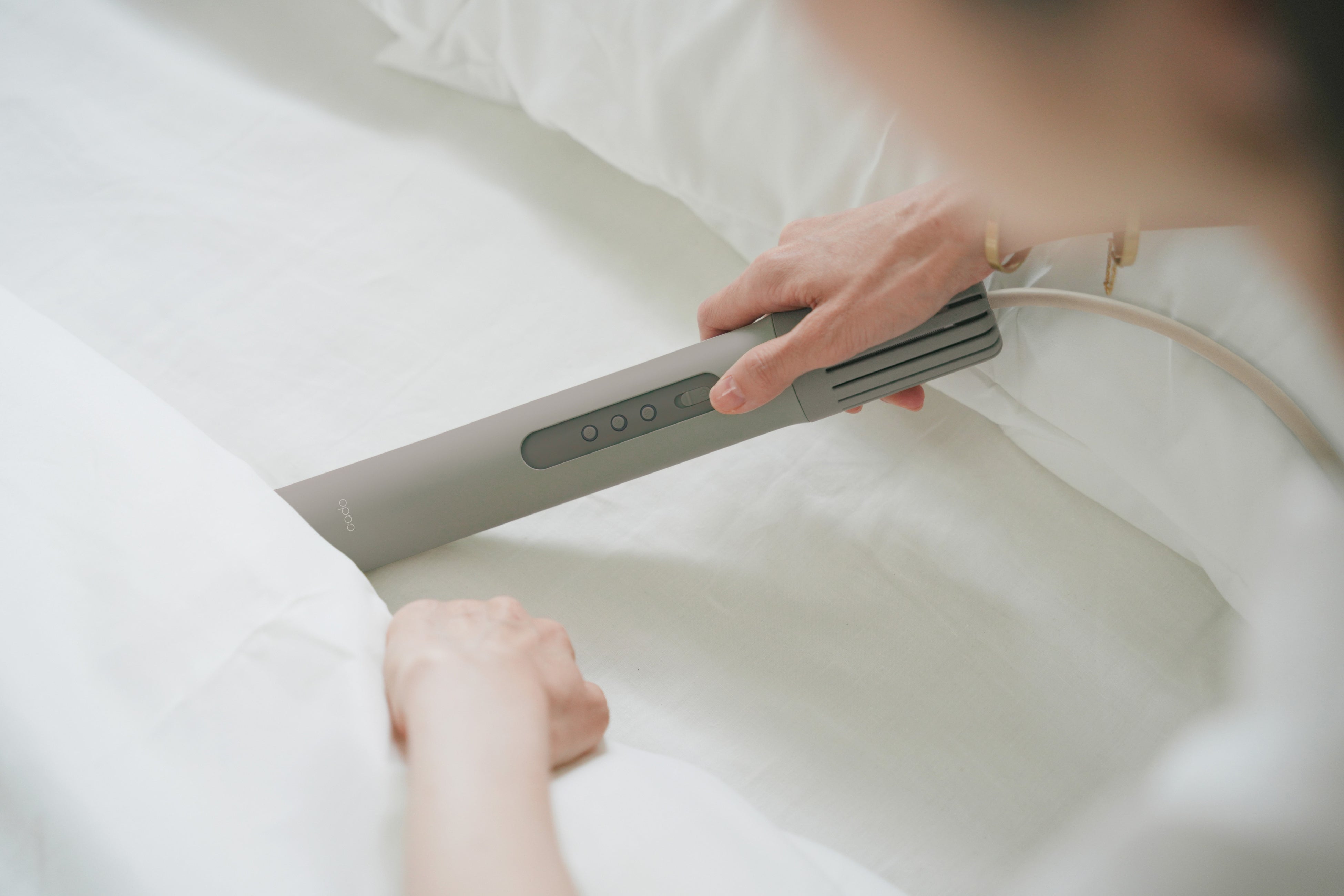 新機能・海外電圧対応でさらに便利に。ワンタッチふとん乾燥機「FOEHN