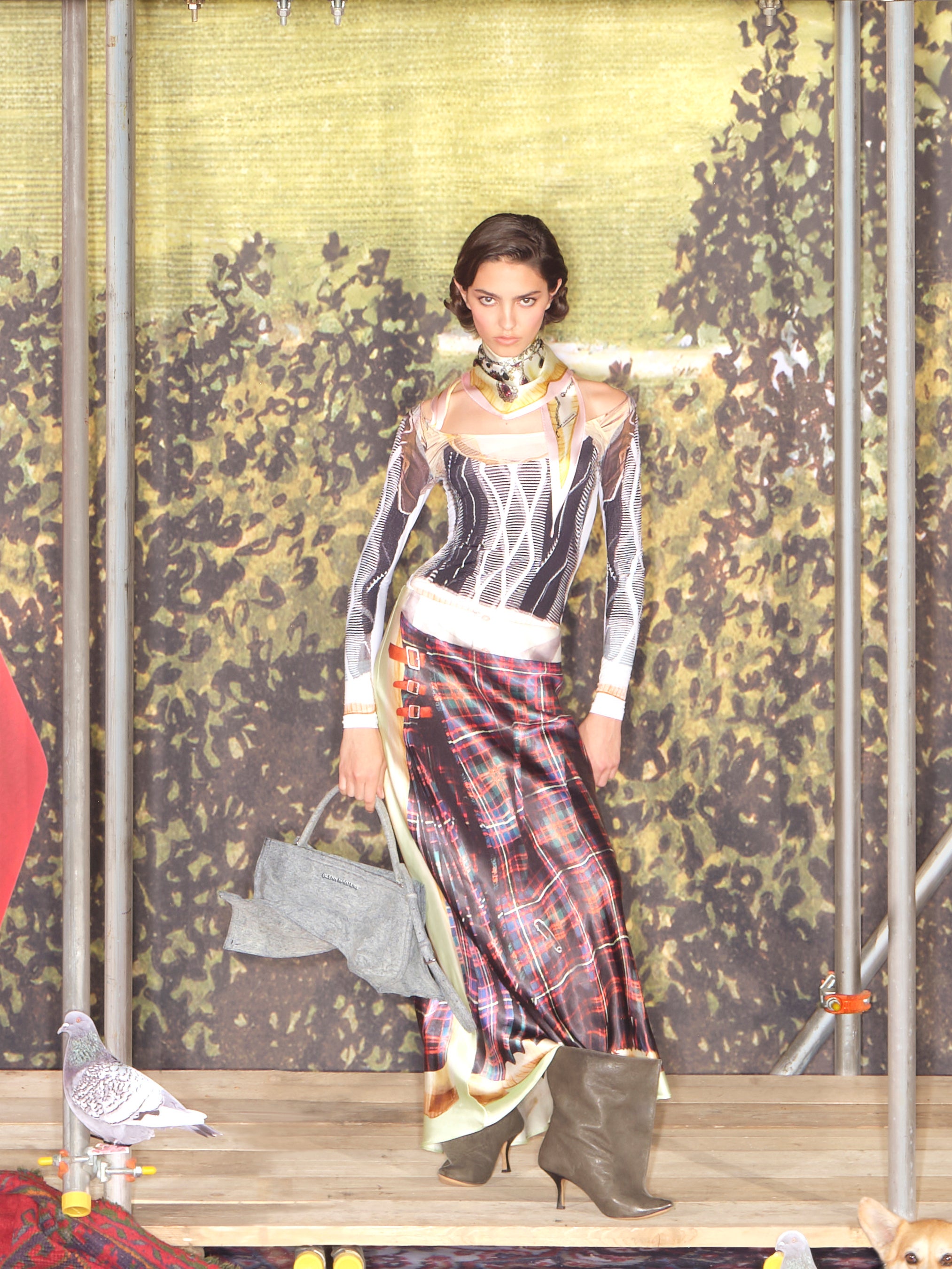 Glenn Martens × H&M 、遊び心あふれるキャンペーンビジュアルと全