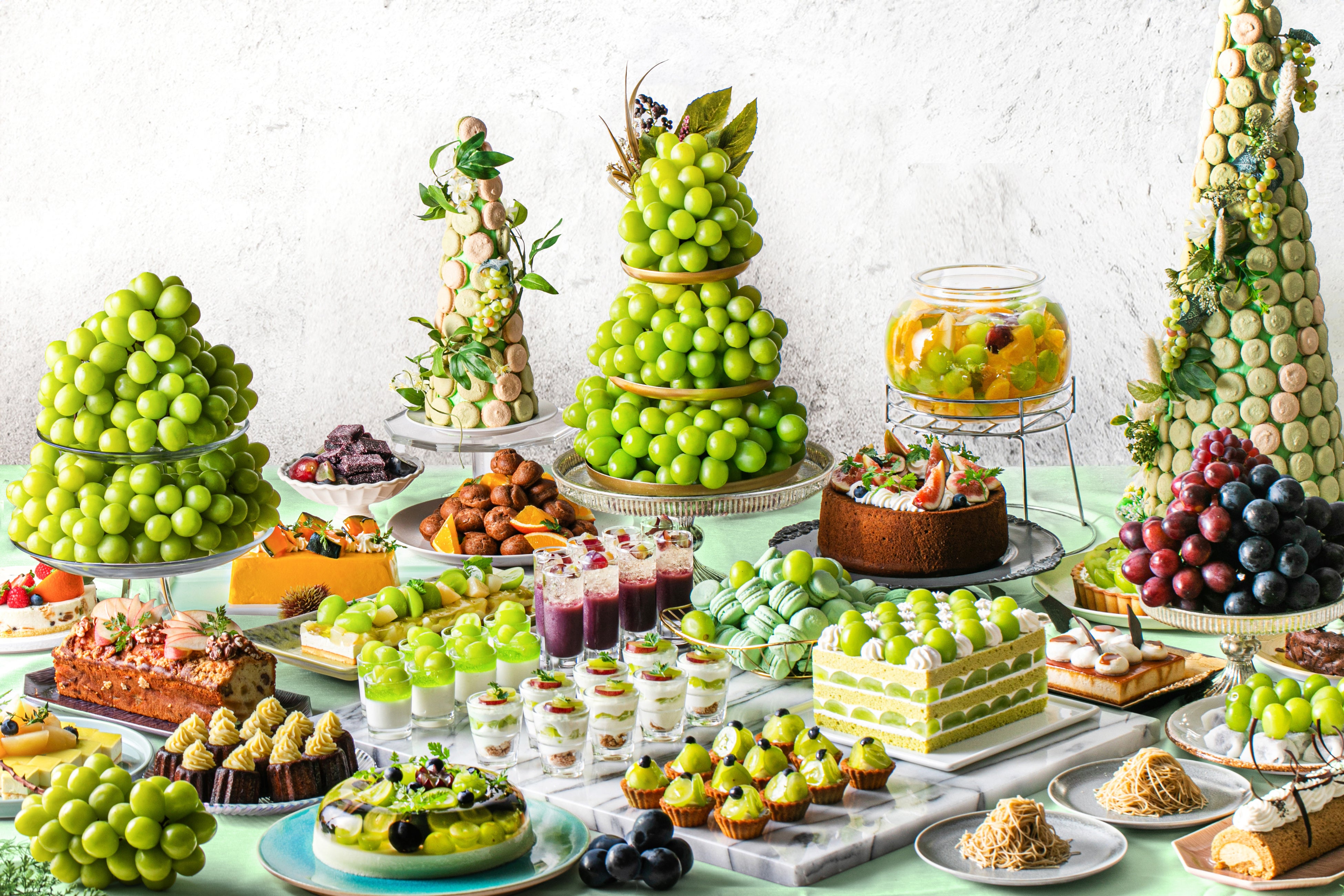 XEX Autumn Buffet 2025」― 瑞々しく輝くシャインマスカットの饗宴