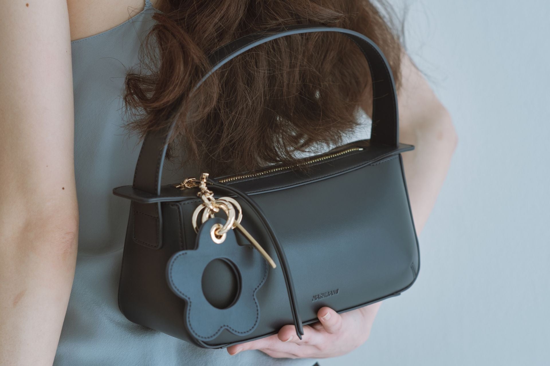 HASHIBAMI（ハシバミ）】トレンドライクな横長シルエットの新作バッグ