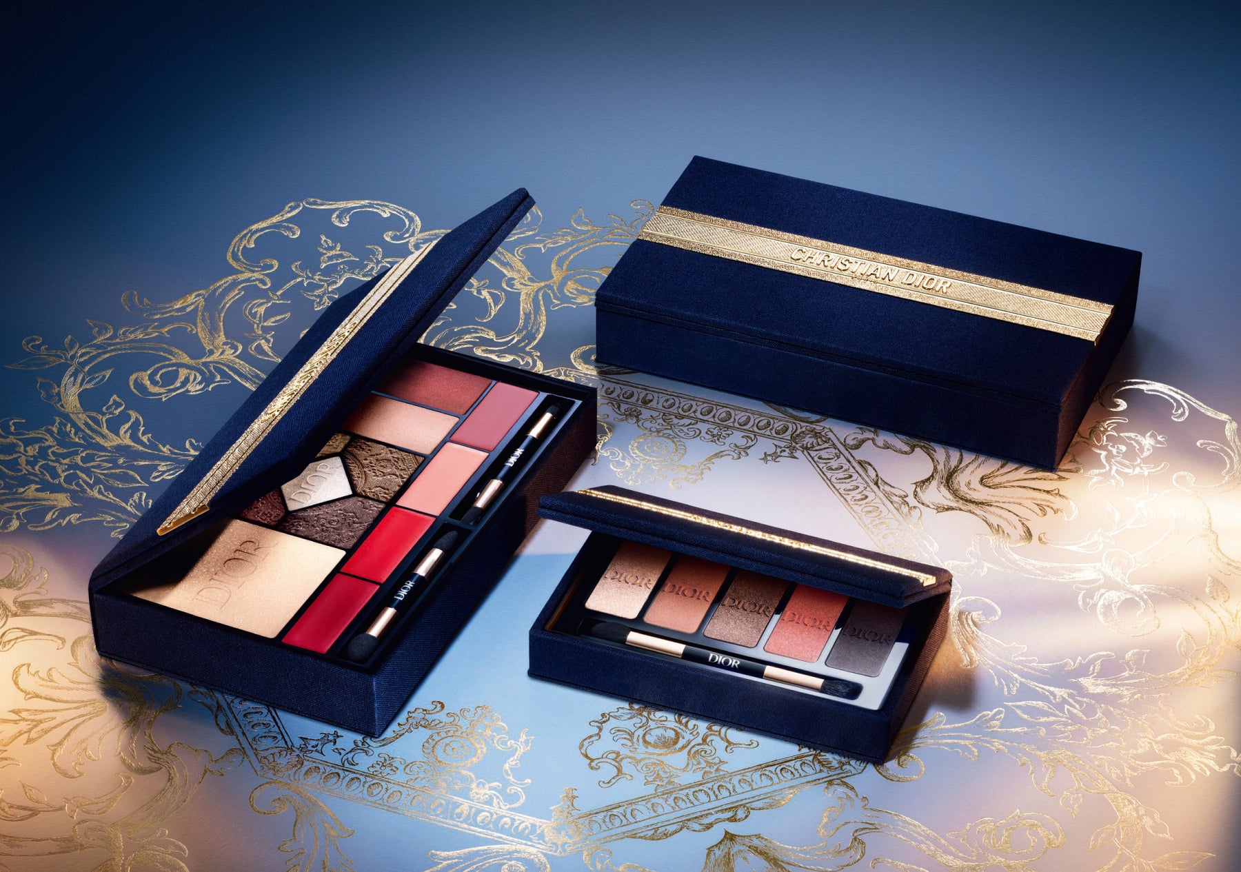 2種類のクリスマス メイクアップ パレットが数量限定で新登場