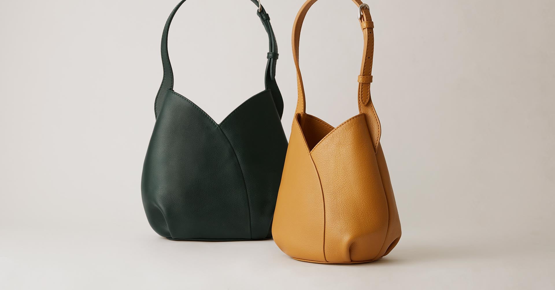 マザーハウス】ミズバショウの花をイメージした、立体的なフォルムの