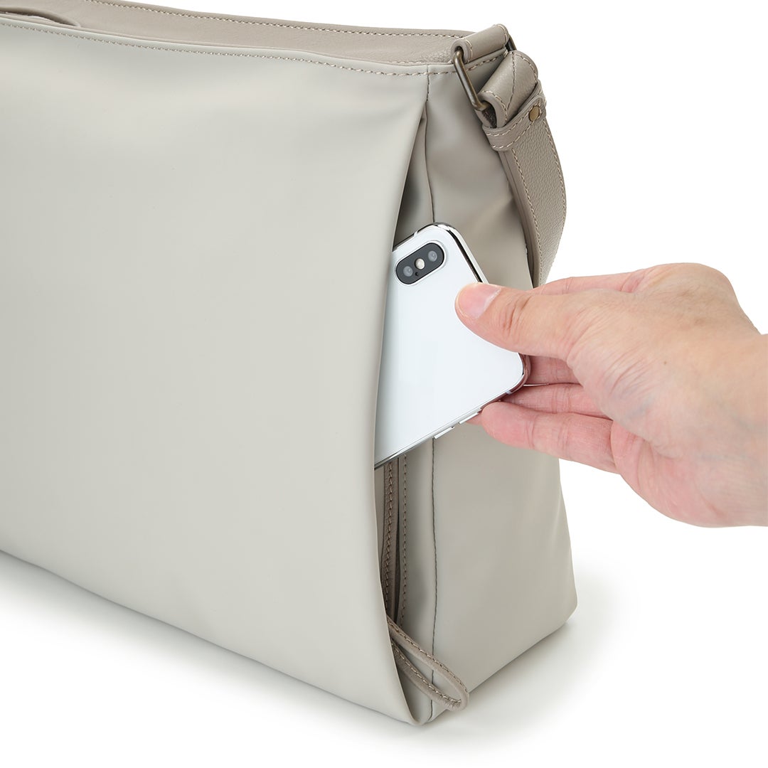 軽やかな素材で機能的なA4ショルダーバッグを発売 日本ブラインド