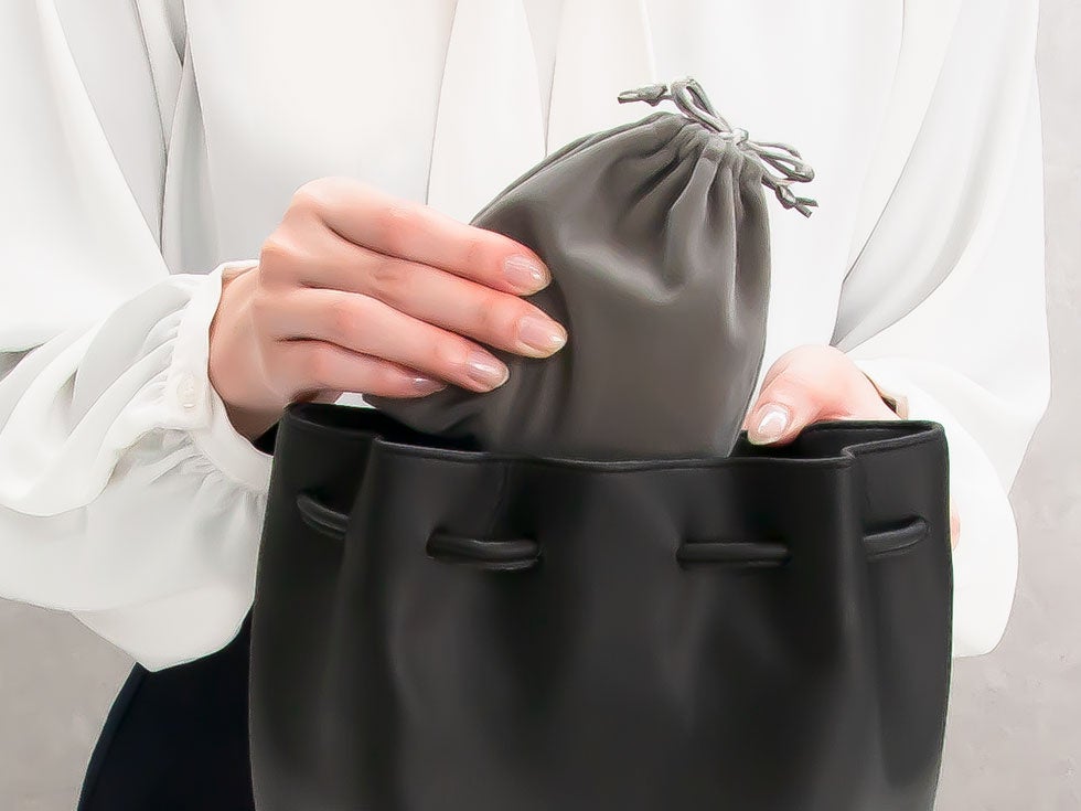 理想のフェイスラインに導く！『リフト美顔器ホット＆クール』新発売