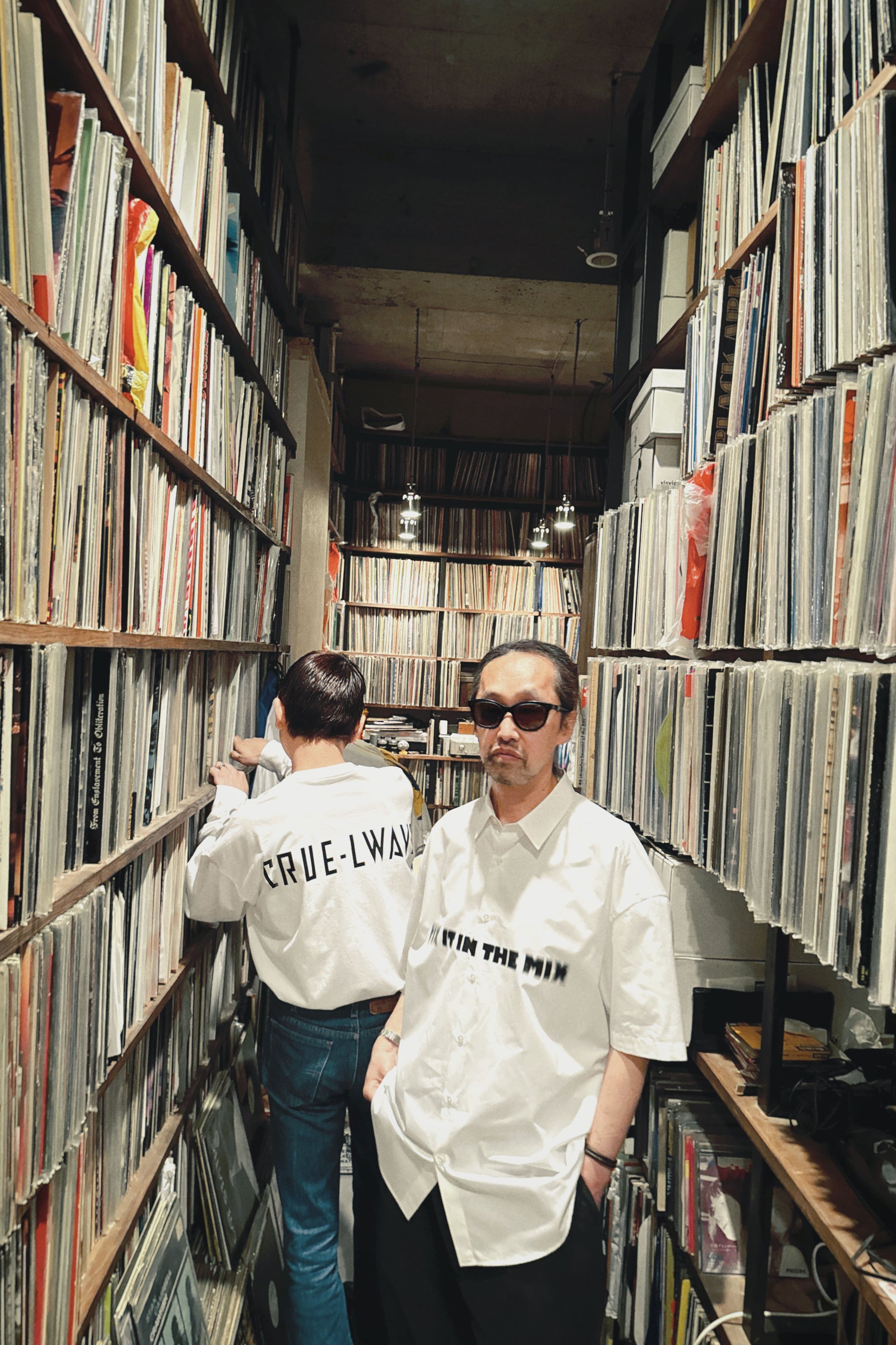 瀧見憲司が主宰するCRUE-L RECORDS (クルーエル・レコード)とWAVE