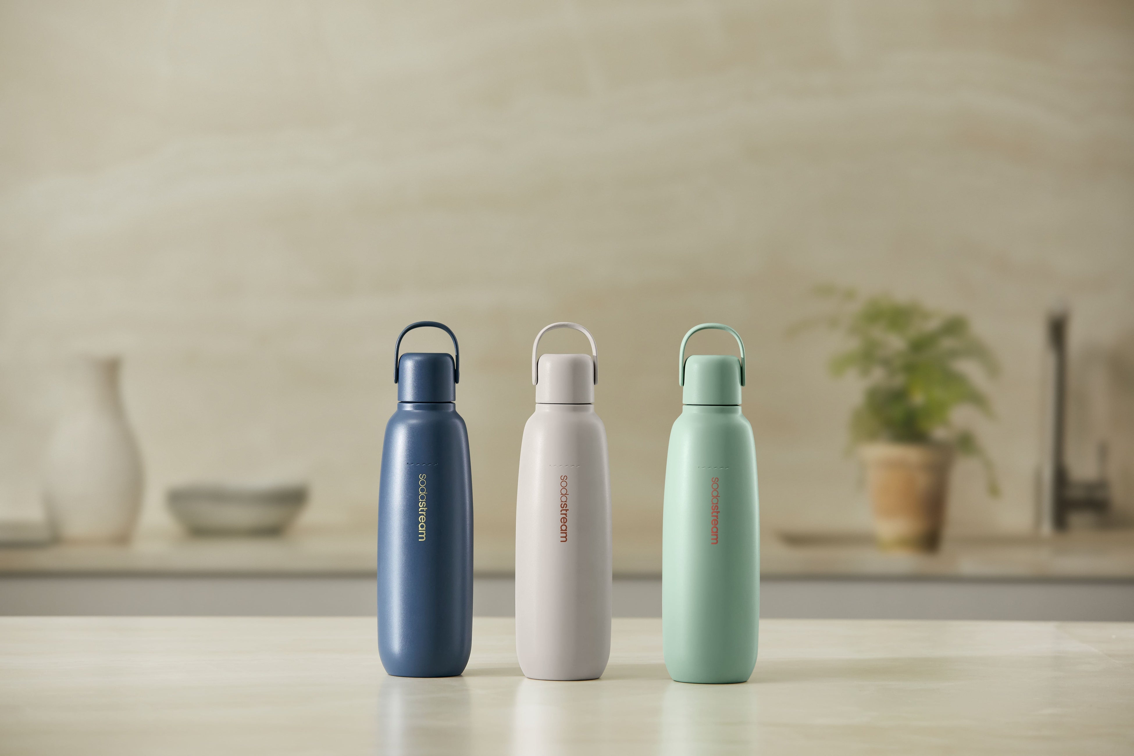 ソーダストリームで直接作るできたての炭酸水を外出先でも楽しめる