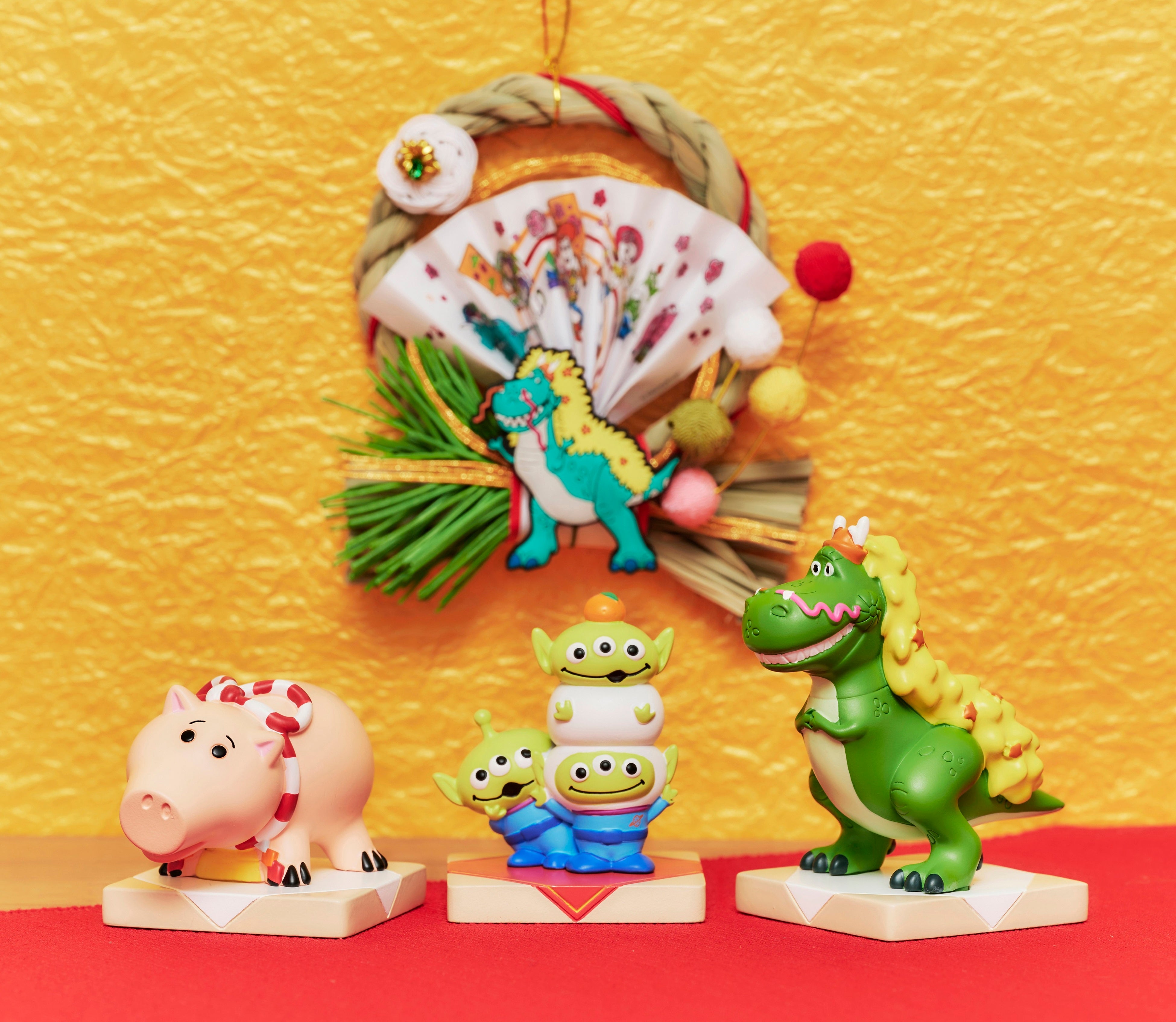 2024年の干支、辰のコスチュームを着たプーさんのぬいぐるみシリーズを