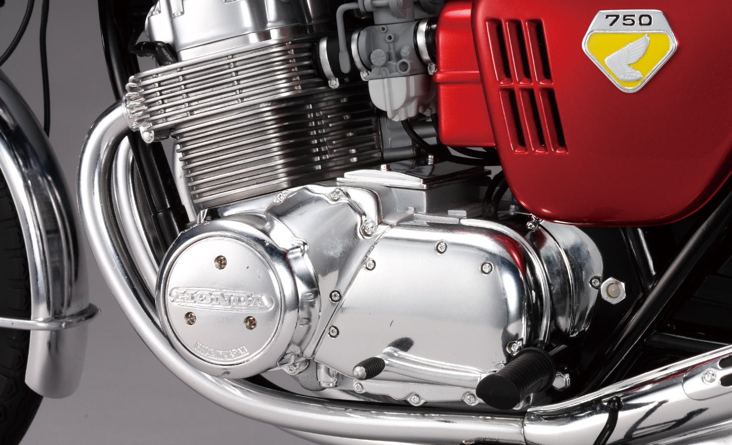 1/4スケールで組み立てる”ナナハン”の代名詞週刊『ホンダ CB750FOUR 再