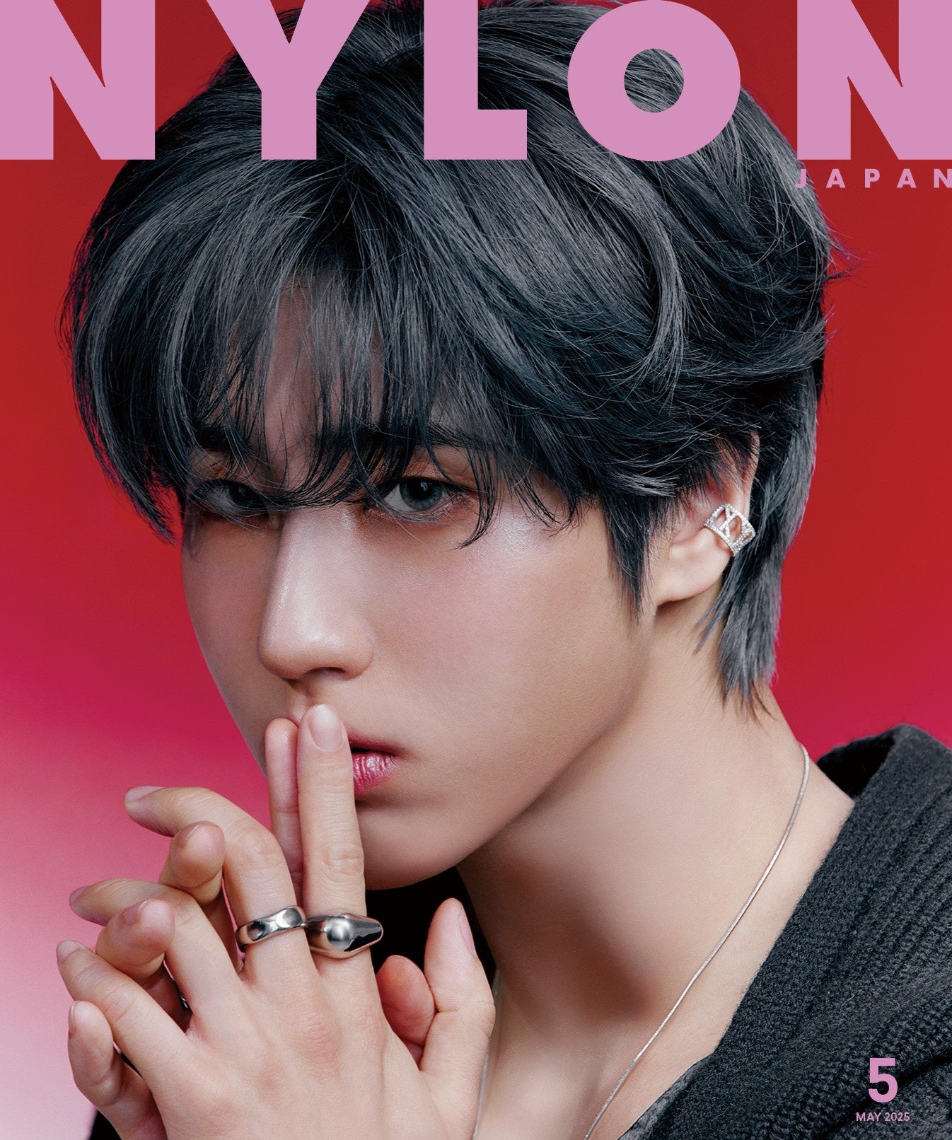 Stray Kids《ハン》がNARSのメーキャップアイテムをまといNYLON JAPAN5