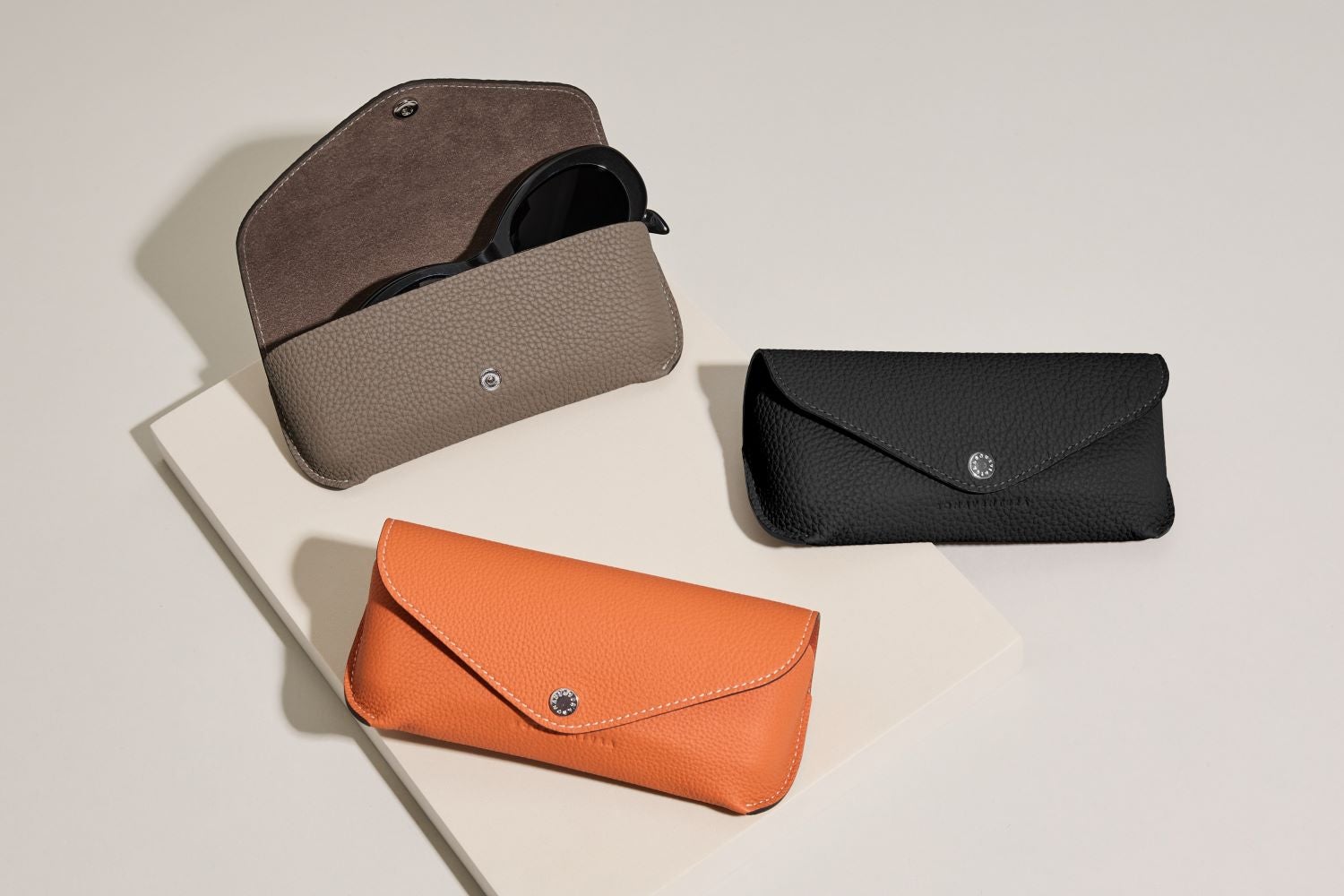 耐久性をさらにUP。上質なヨーロピアンレザーを使用した【フラップ