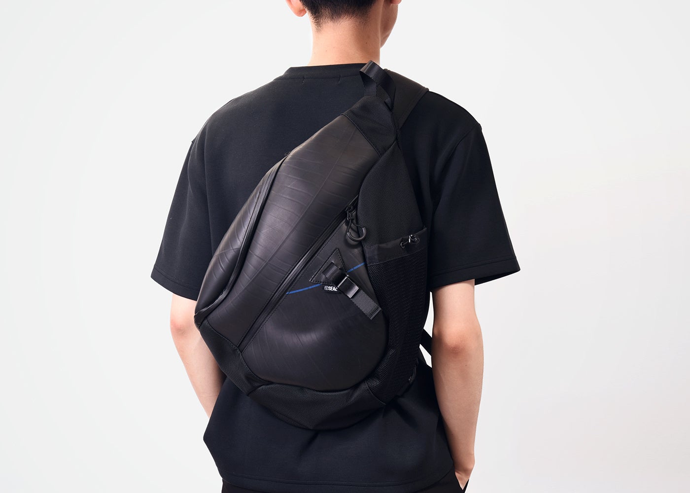 捨てられたタイヤから作る、高機能防水ワンショルダーバッグを新発売