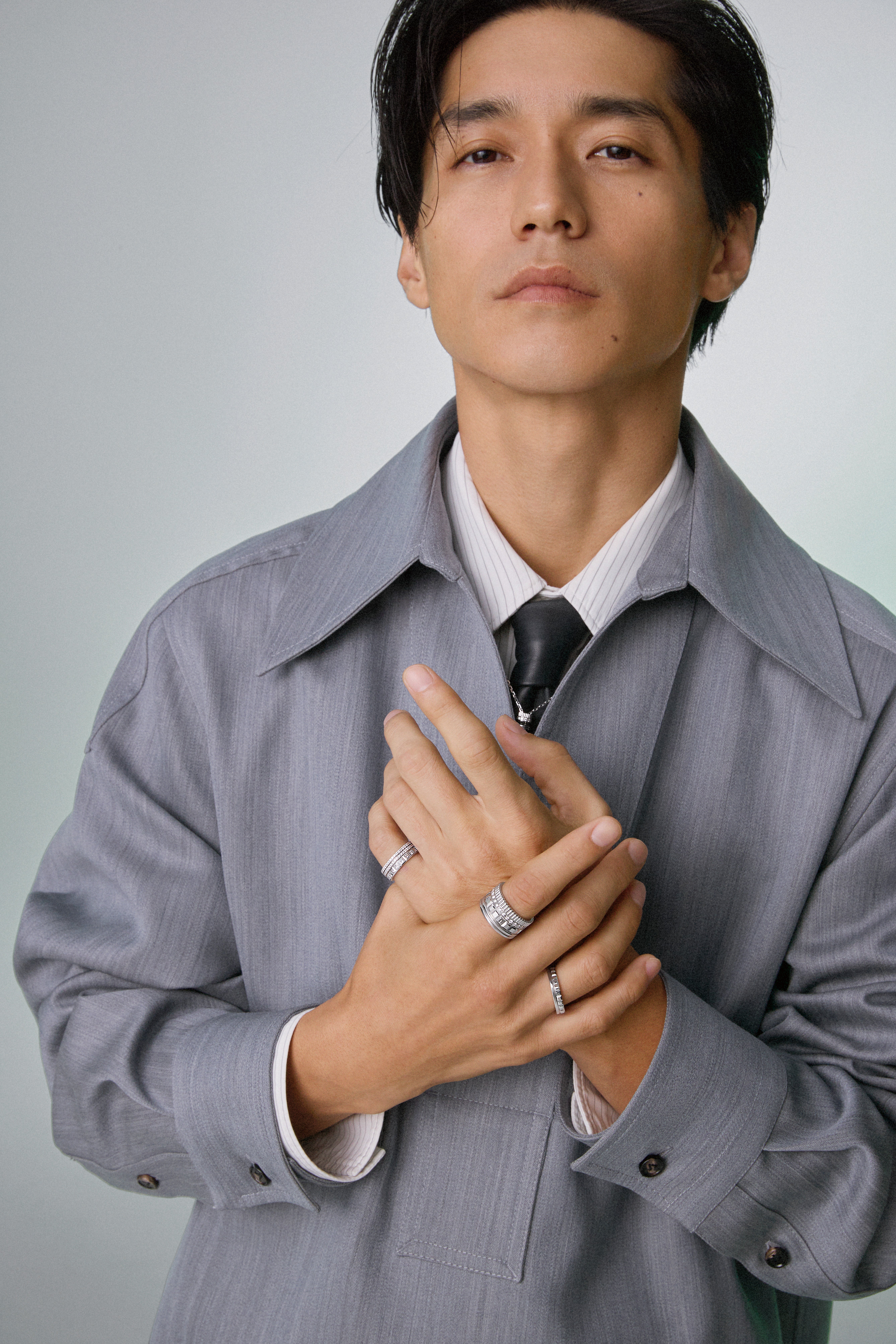 赤西仁と錦戸亮が『Numéro TOKYO』6月特装版の表紙カバーに“ふたり”で