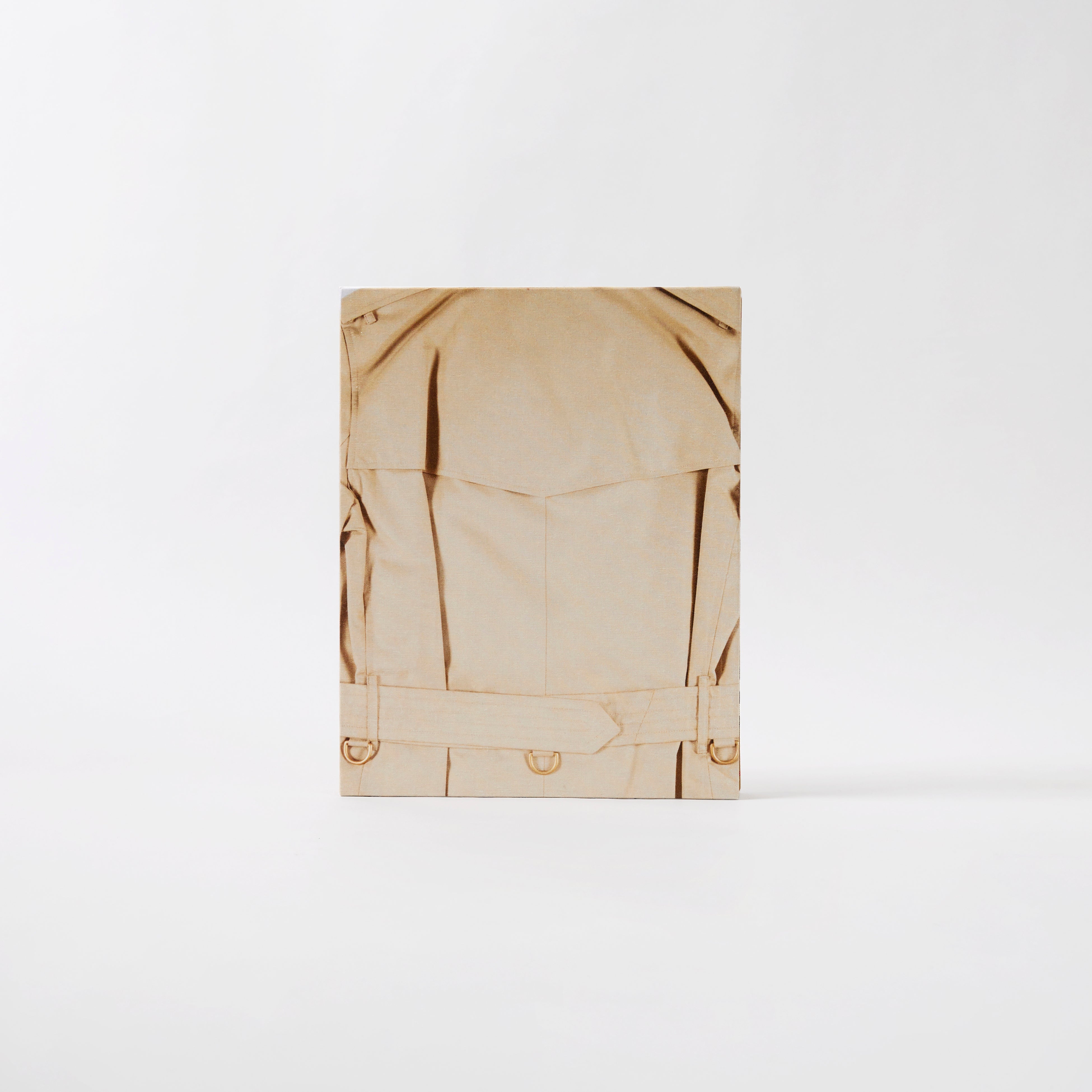 バーバリーは伝統を祝し、新しい書籍「Burberry」を発売します