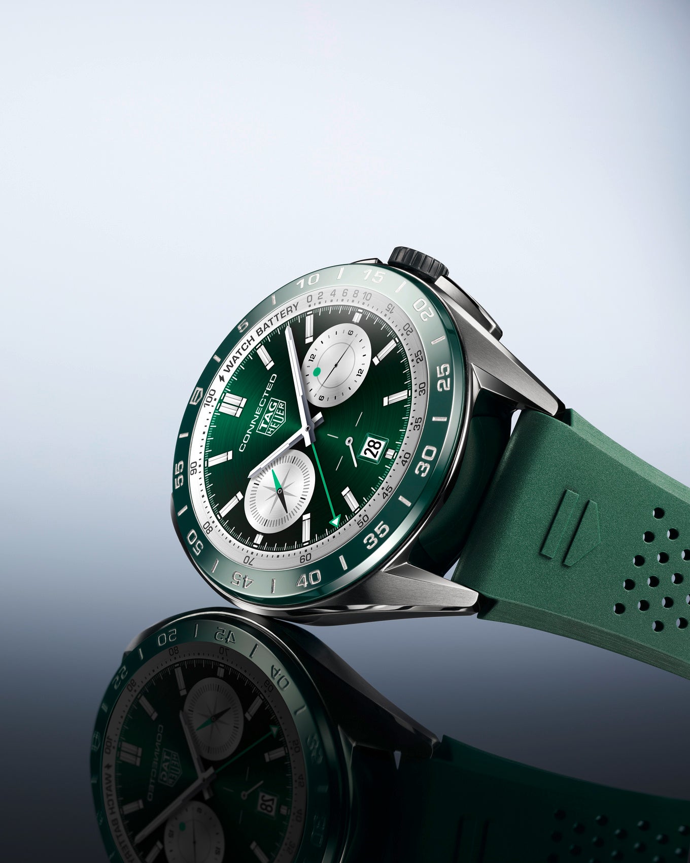 タグ・ホイヤーの鮮麗なグリーンの新作 TAG HEUER CONNECTED CALIBRE