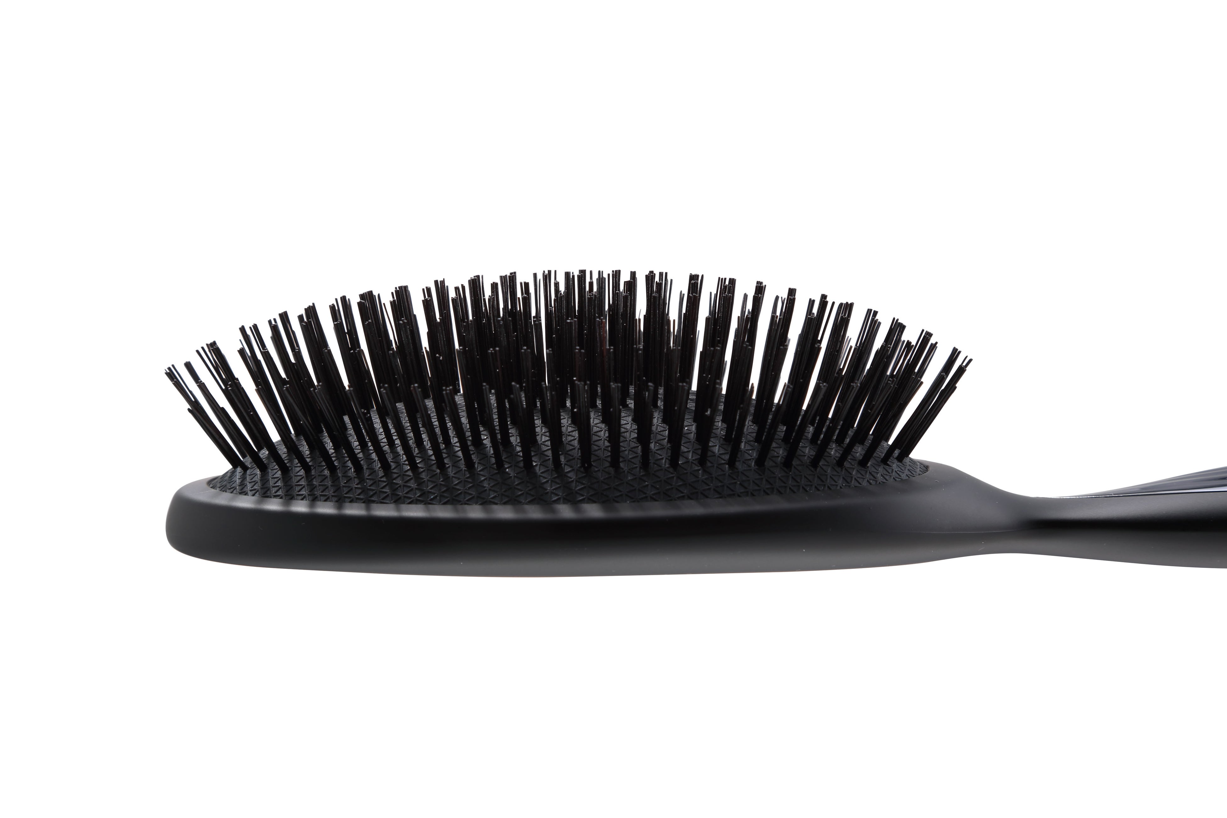 髪とブラシが美しさを高めあう。生涯かけて高みを目指す、100％天然猪