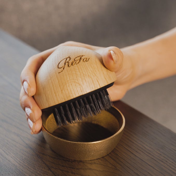 カリモク家具×能作×ReFa3社コラボレーション商品 ReFa BRISTLE OAK
