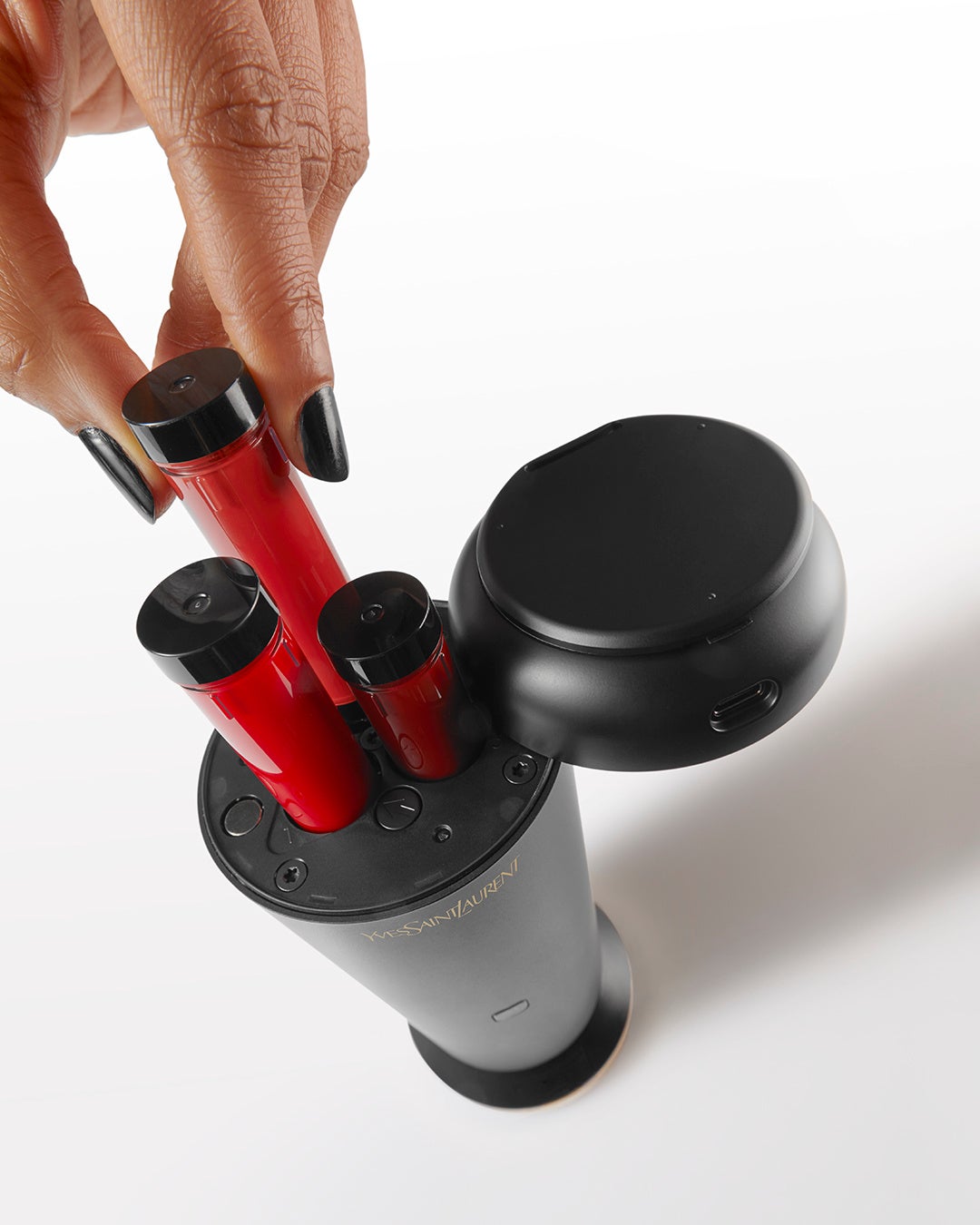 YSL BEAUTY］AI 搭載のビューティテック、日本上陸決定！リップメイク