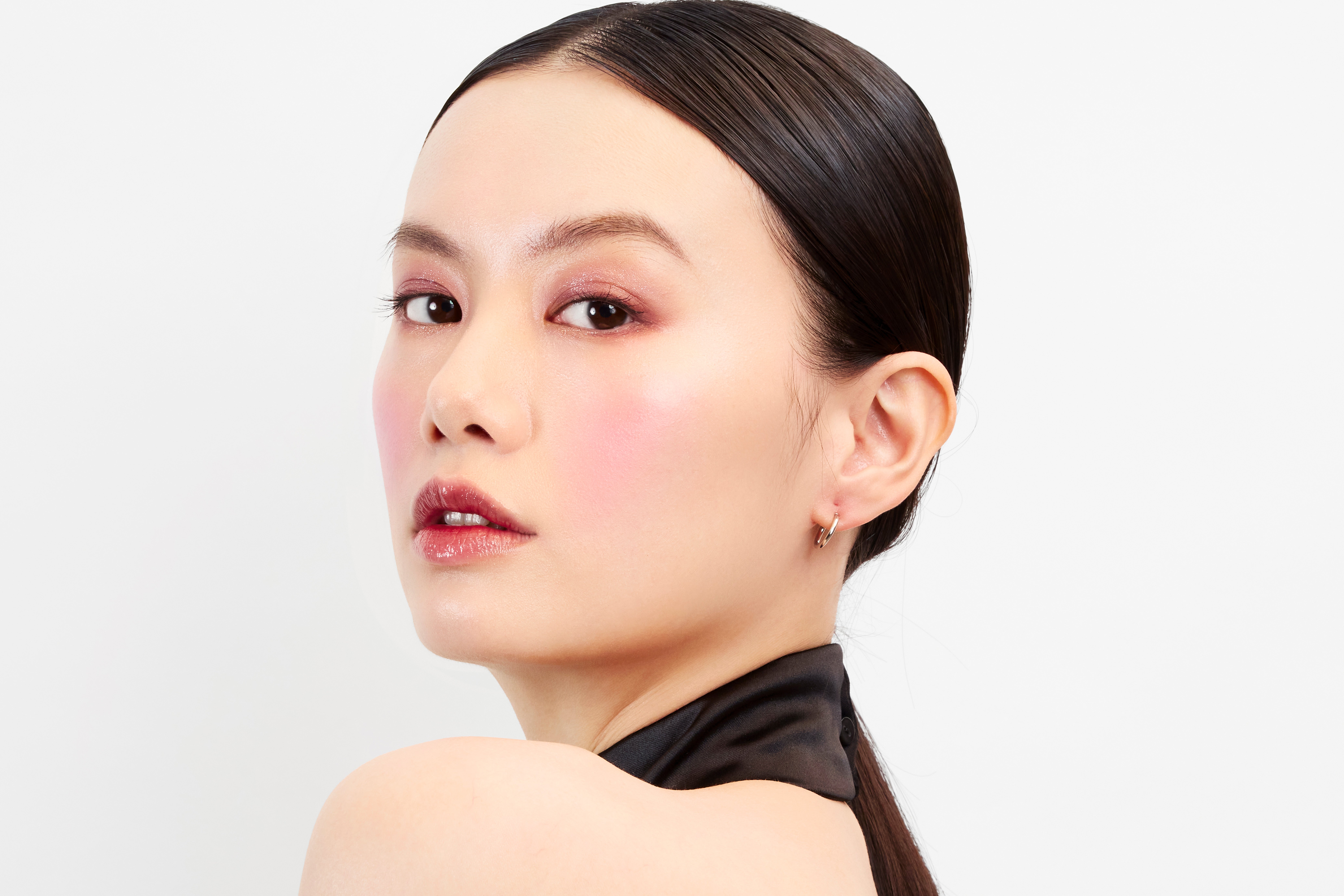 YSL】ヴェールのようなふんわり発色と3つの質感。2025年、主役級