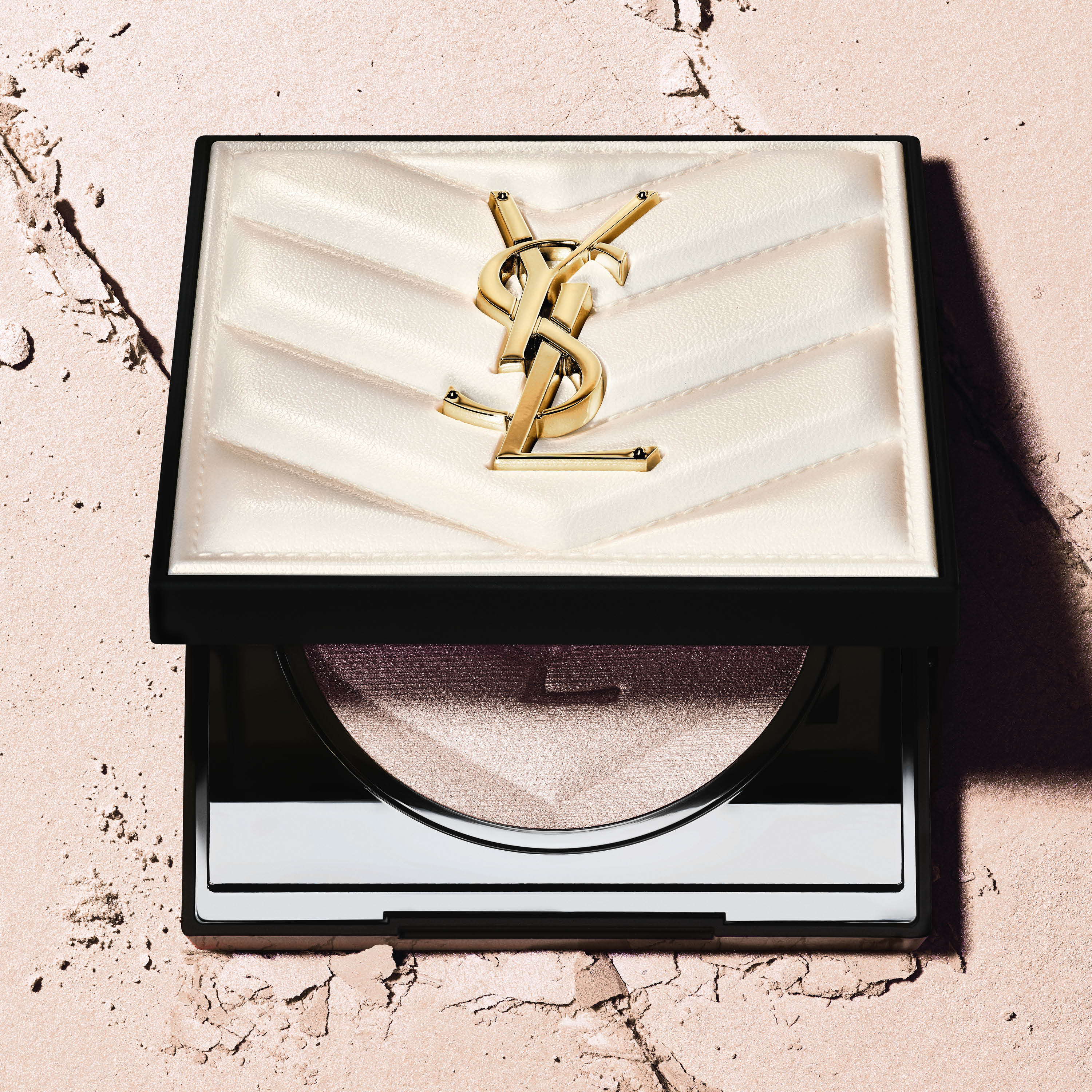 YSL BEAUTY】繊細な光が織りなす、奥行きのある輝きを放つ新ハイ