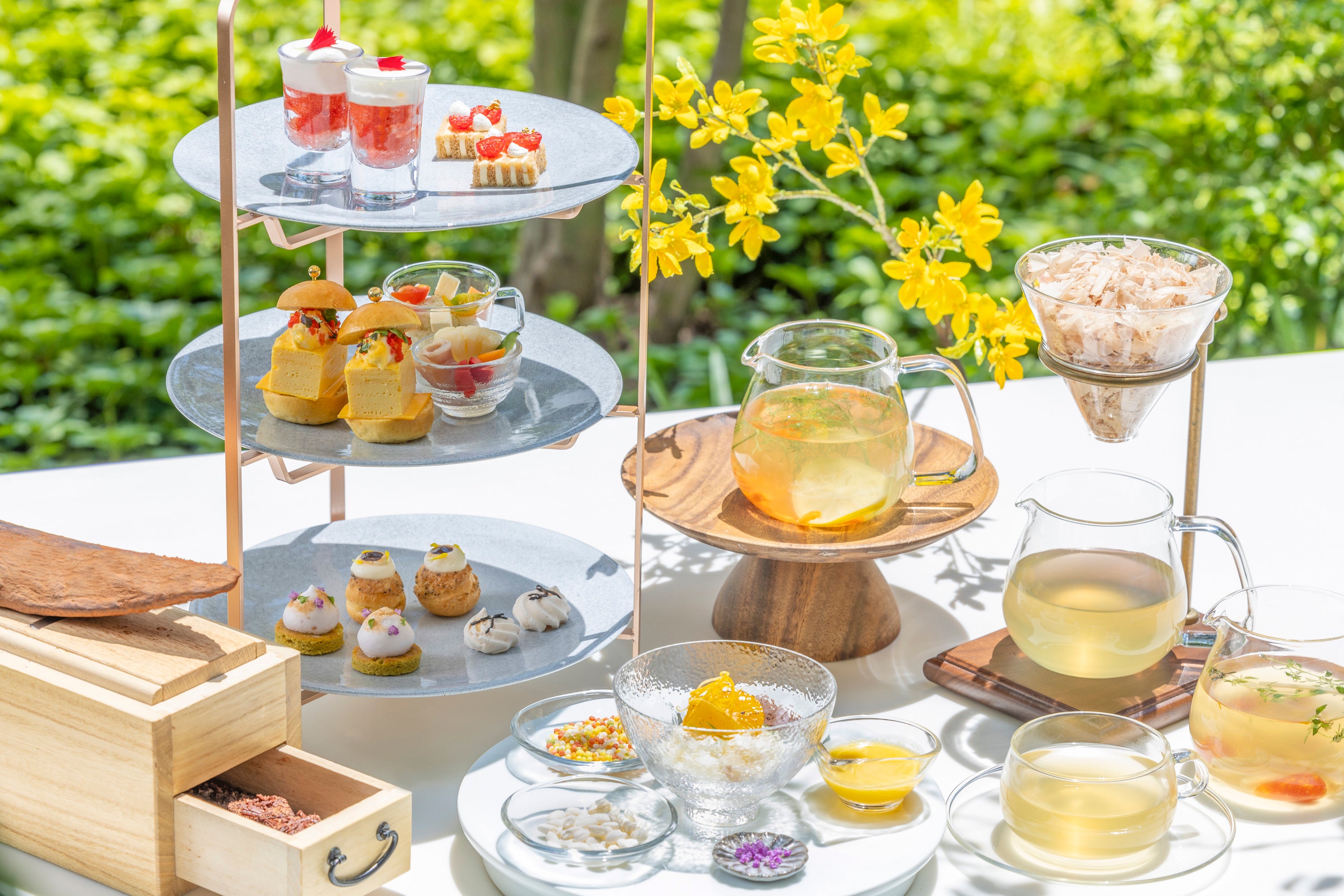 OMO7大阪 by 星野リゾート】「抽出」をテーマにアフタヌーンティーで