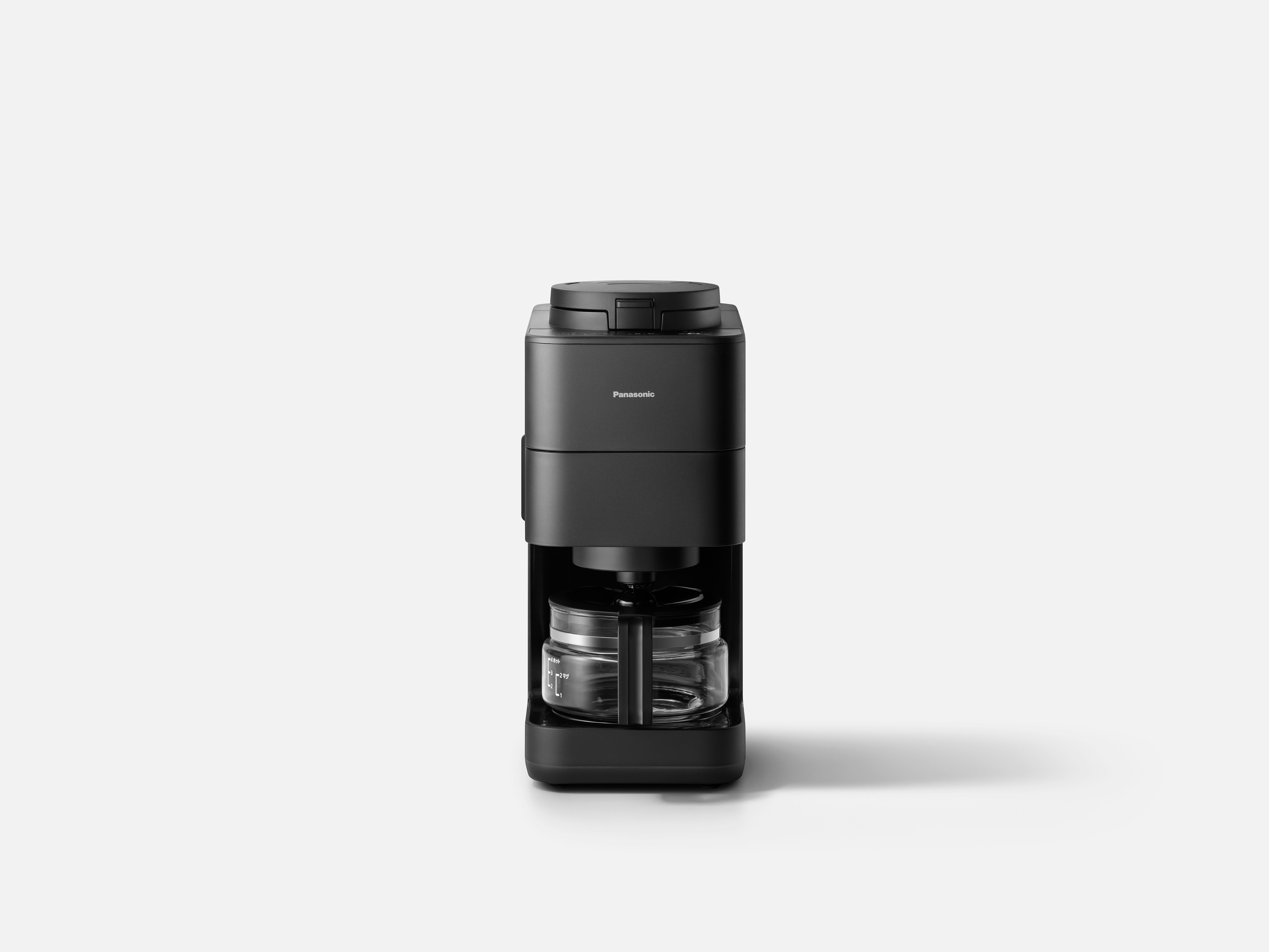 手軽に挽きたてのおいしさを楽しめる、コンパクトな全自動コーヒー