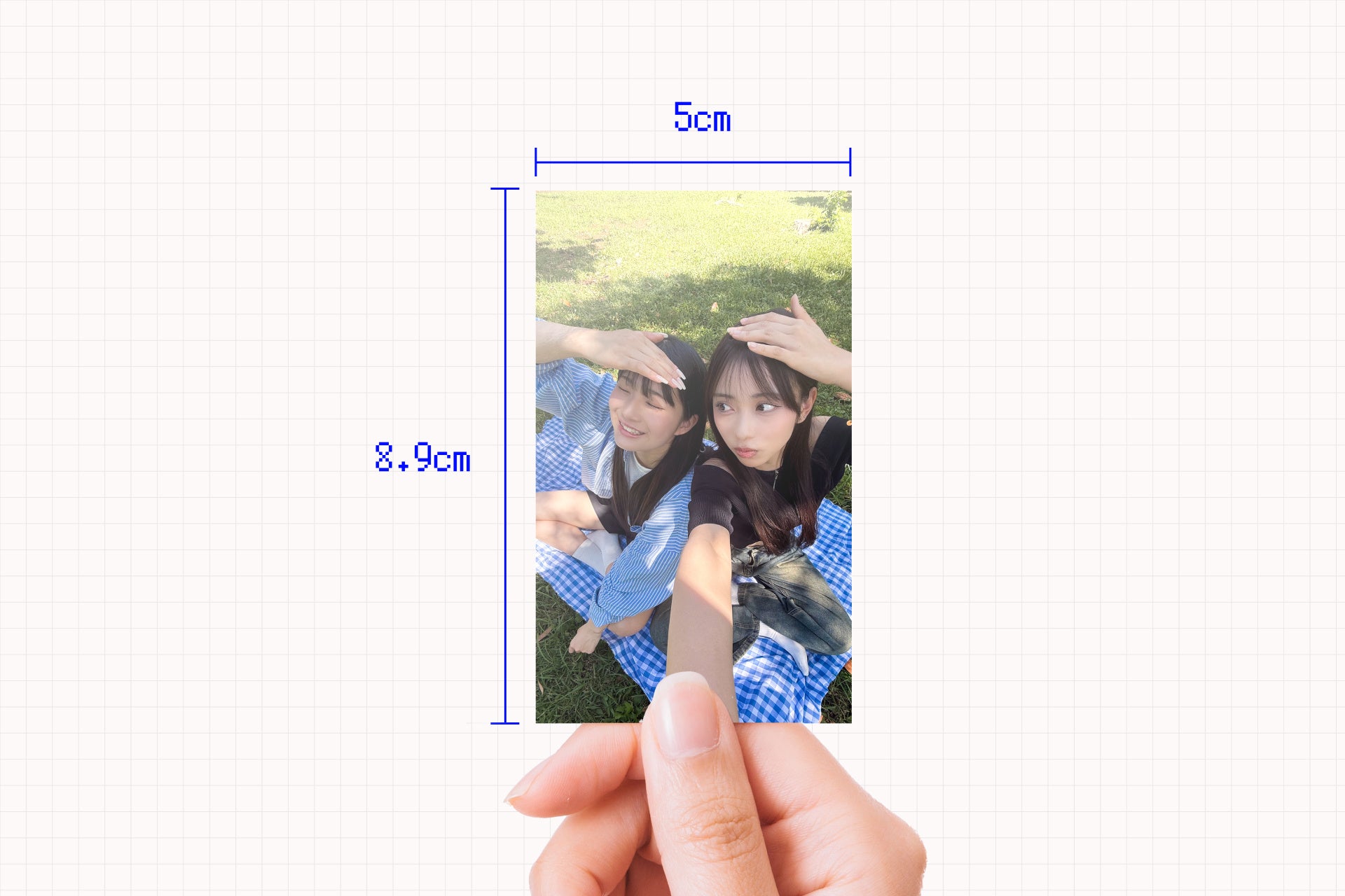 友達との思い出の縦長写真をそのままプリント！毎月5枚無料のZ世代向け