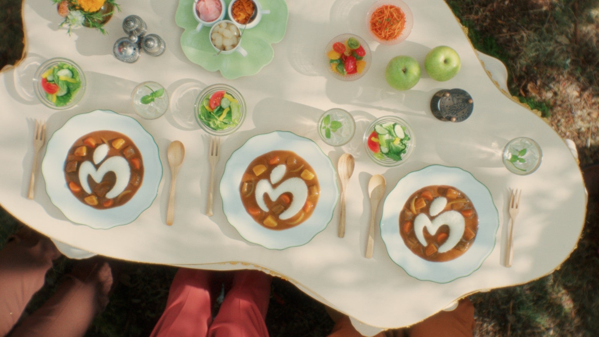 ミセスロゴのスペシャルカレーが登場！ハウス食品×Mrs. GREEN APPLE 新