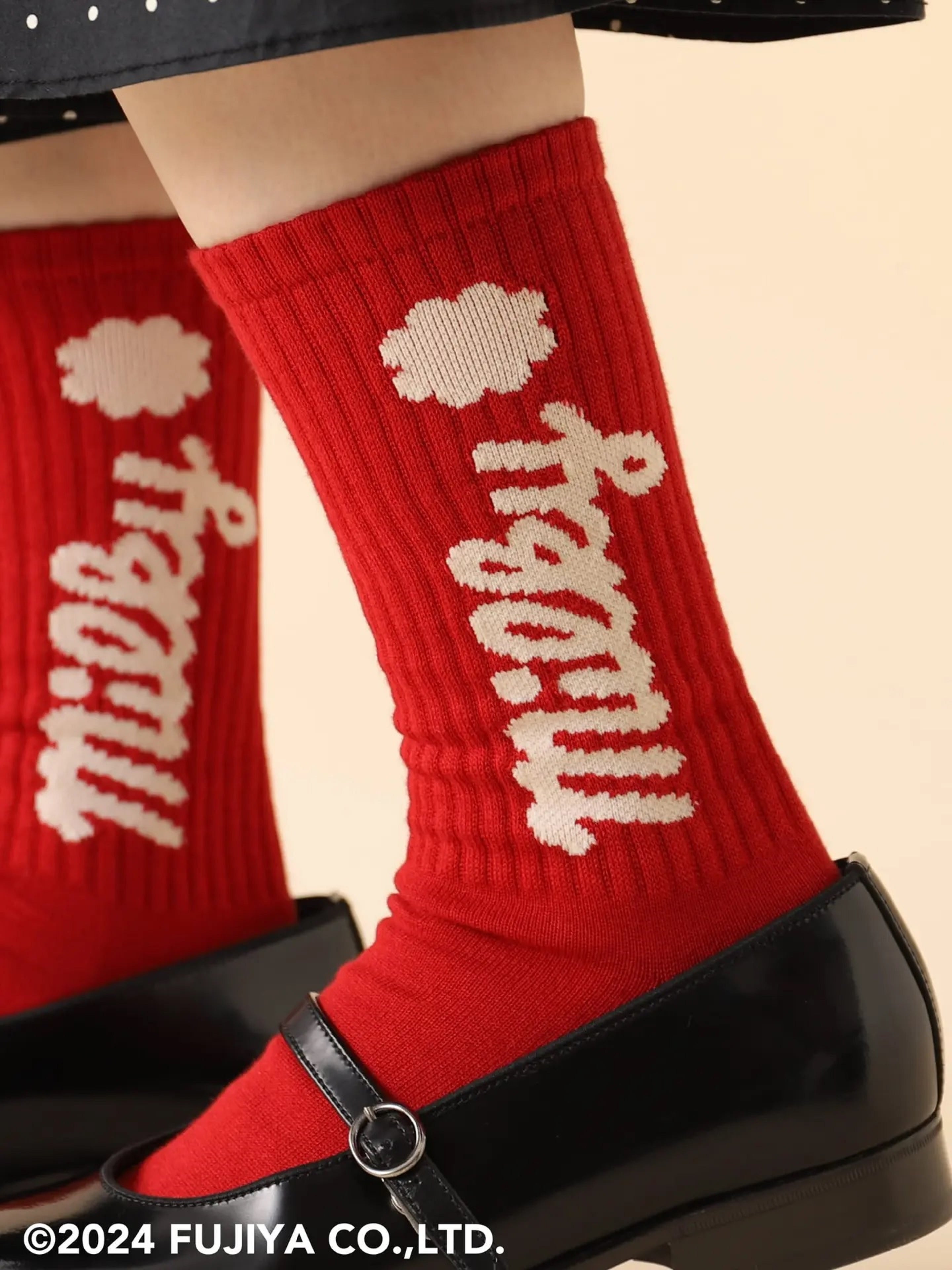 ペコちゃんとTabioのコラボソックスが登場。2024年3月15日(金)から