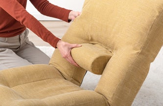 座ってくつろぎ、重力で腰をプッシュ！「タンスのゲン」より新たに