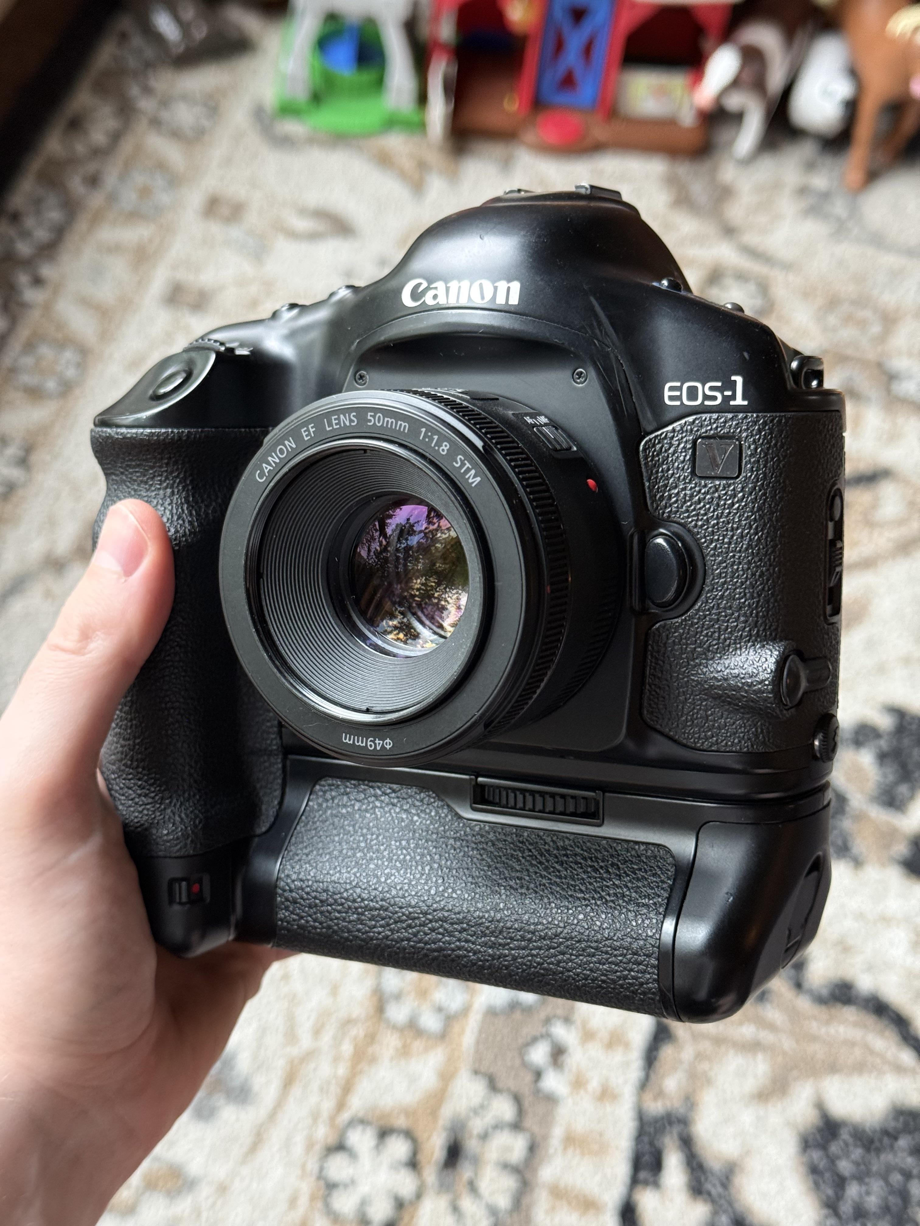 初めての35mmカメラ！Canon 1V HS : r/AnalogCommunity