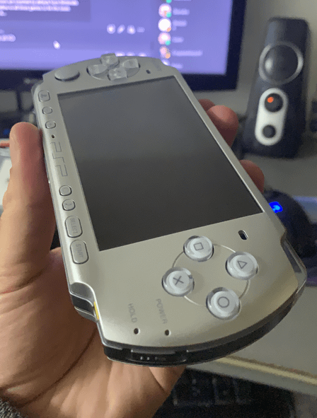 ついに、オリジナルのPSP 3000ミスティックシルバーを手に入れた！ : r/PSP