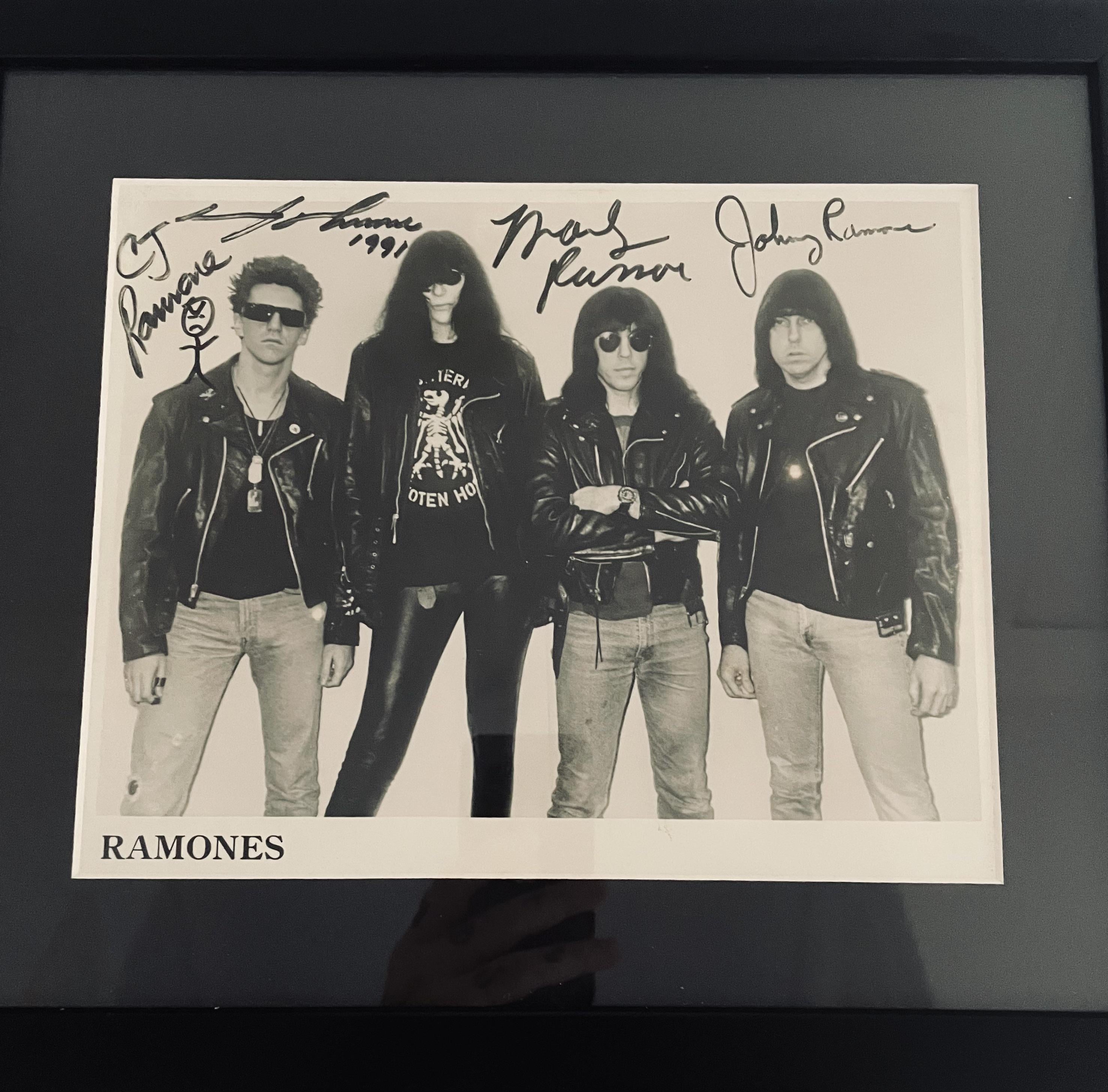 ラモーンズのサイン入り写真 : r/ramones