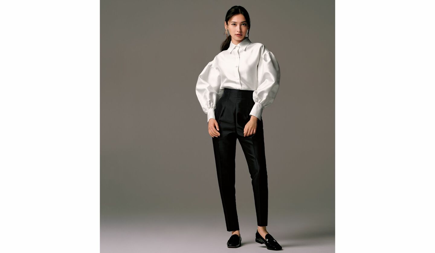 大政 絢さんが艶めく「ミカコ ナカムラ」新作・シルクブラウス｜華やか