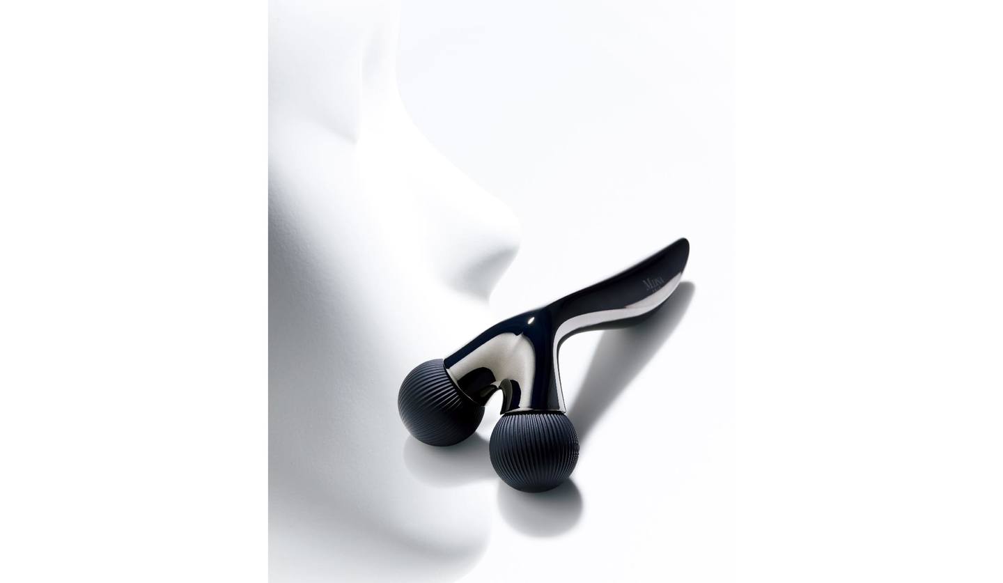 引き締まり感がスゴイ！美容のプロが絶賛する、名品美顔器「MDNA SKIN