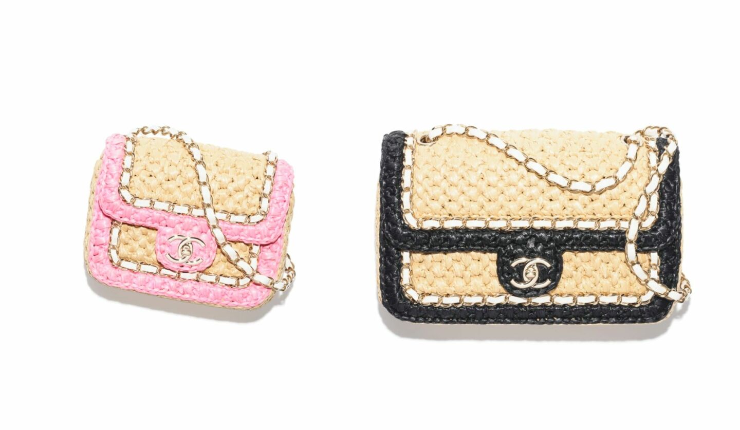 シャネルのアイコンモチーフであるチェーンストラップがデザインの