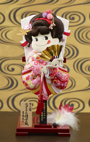 不二家のペコちゃんが羽子板に 「顔が命」の吉徳とコラボ | ねとらぼ