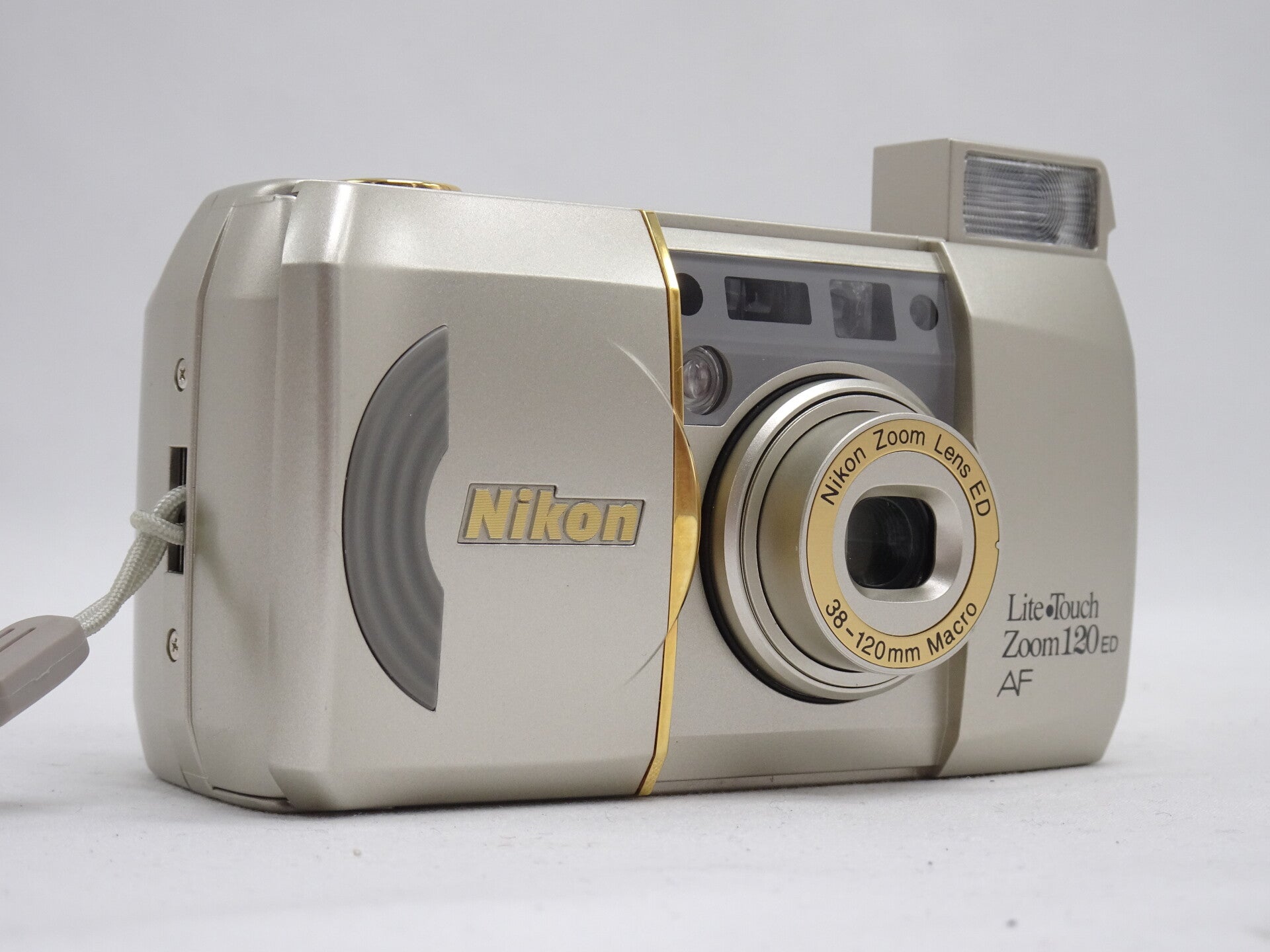 Nikon Lite Touch Zoom 120 ED AF | DutchFilmShooters