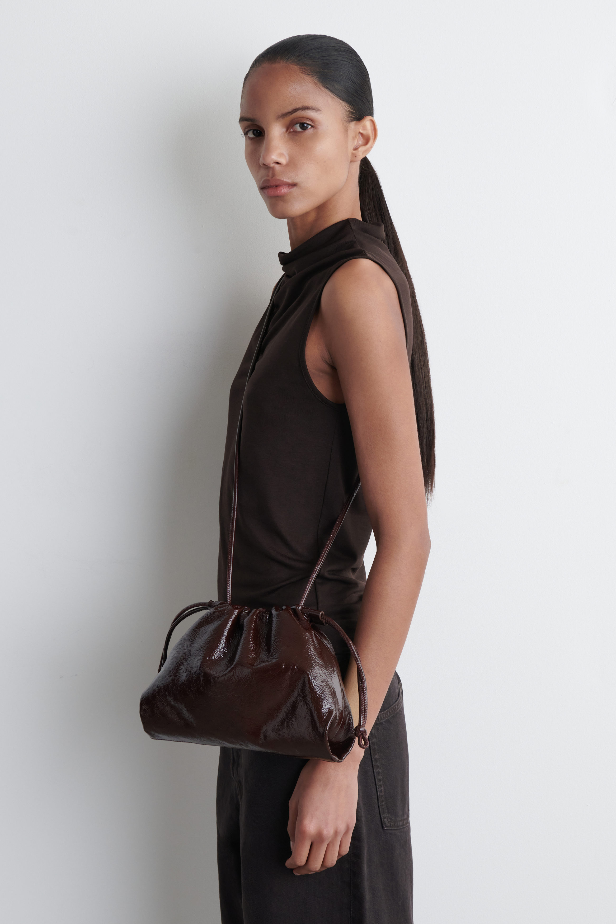 MINI CAVATELLI CLUTCH BAG - LEATHER - BORDEAUX | COS US