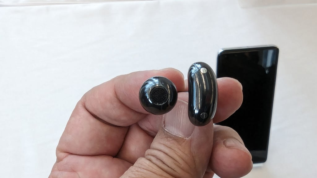 耳をふさがないイヤーカフ型完全ワイヤレスイヤホン 「HUAWEI FreeClip